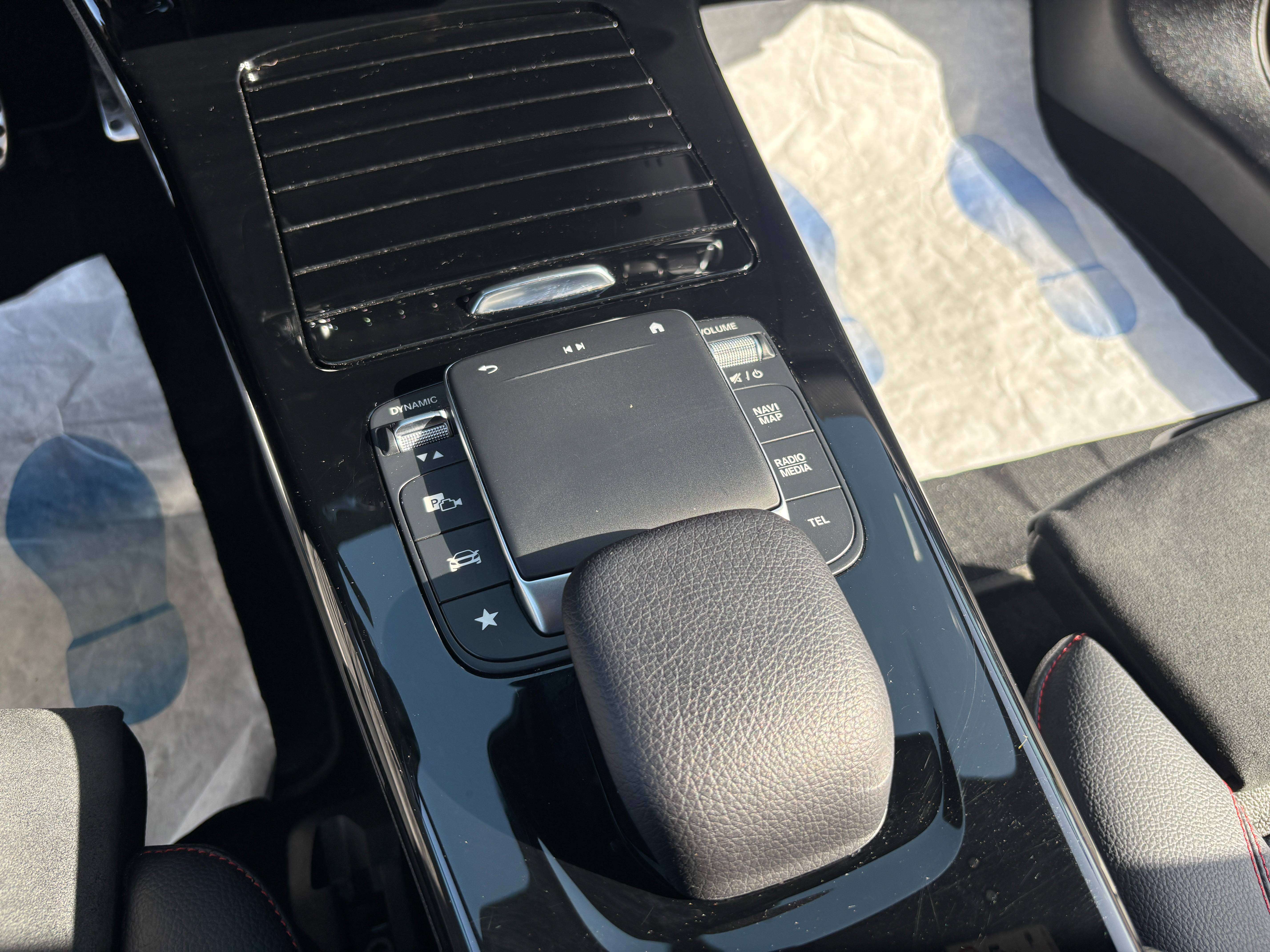 Mercedes-Benz A 250 e PHEV *PACK AMG*CARPLAY*SIEGE CHAUFF*1ER PROPRIO*GARANTIE*