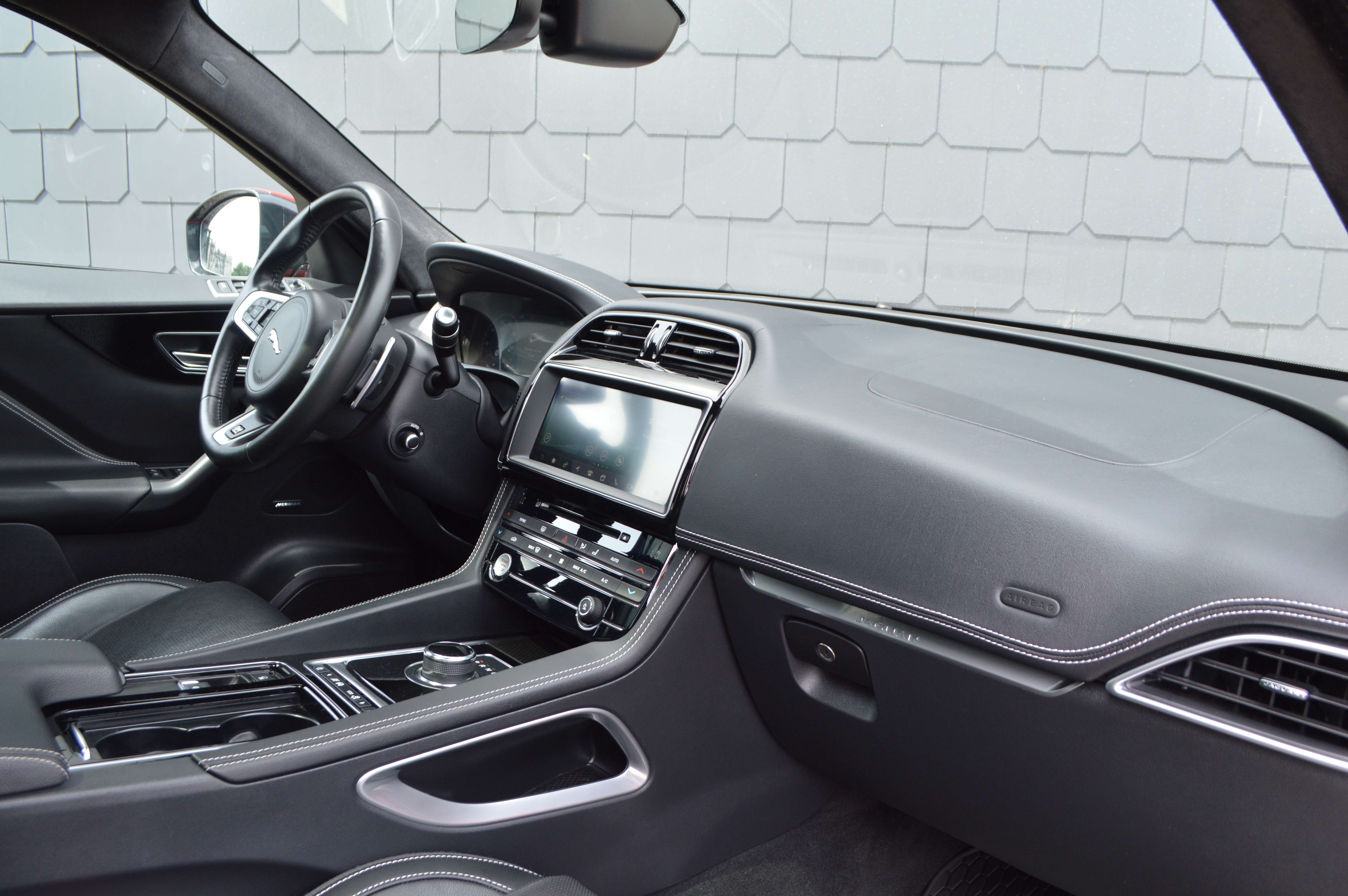 Jaguar F-Pace 2.0 T AWD R-Sport 1HND Full Maintenance book !