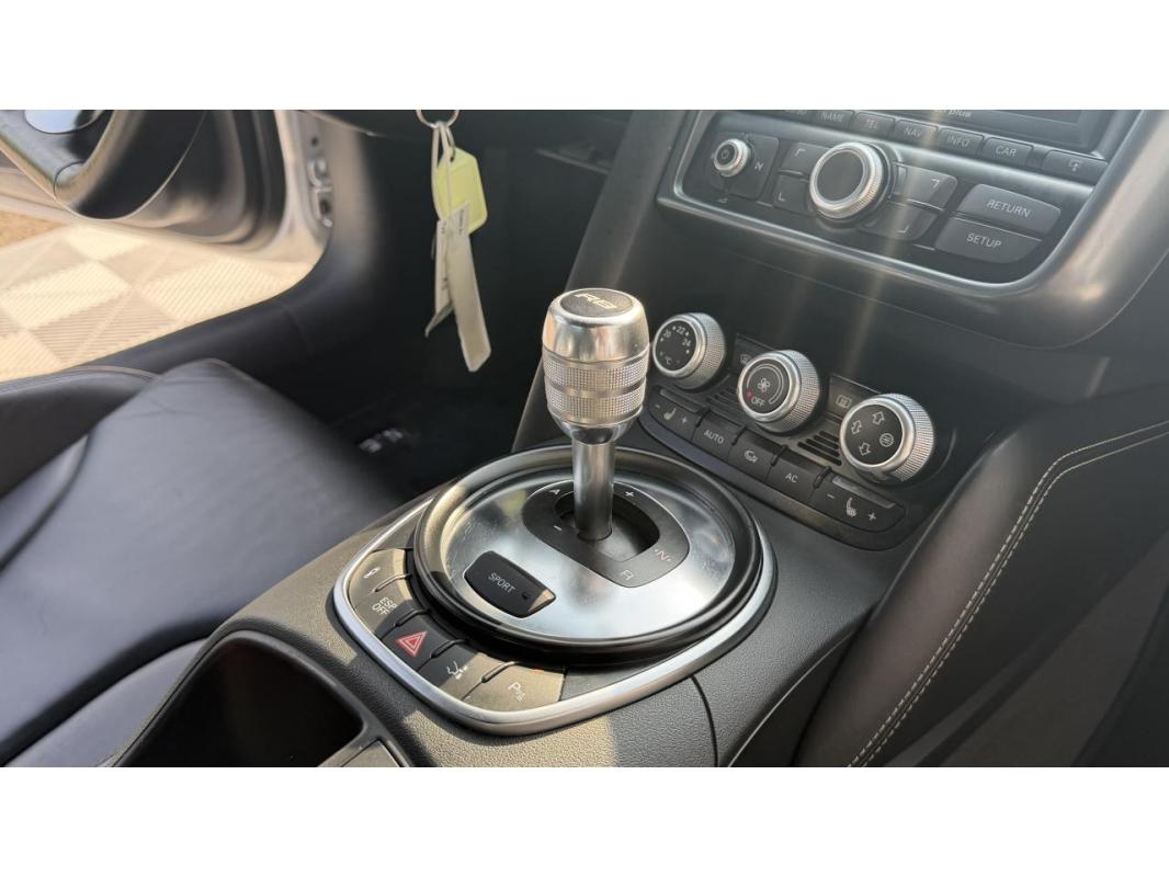 Audi R8 Quattro 4.2 V8 FSI - BV R-tronic COUPE . PHASE 1