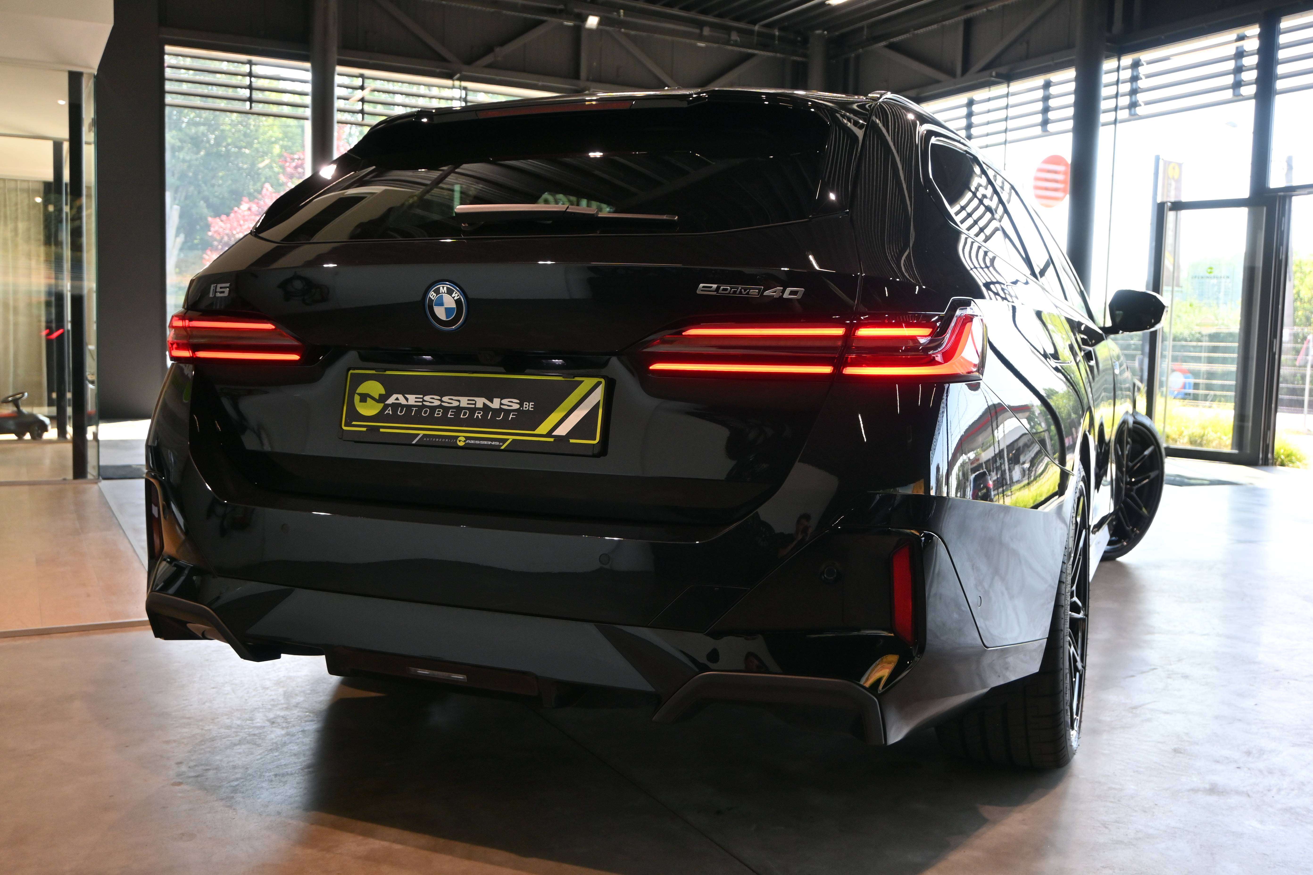BMW i5 Touring eDrive40 M Sport **LED/LEDER/CAM/H&K/DAB/TREKHAAK**