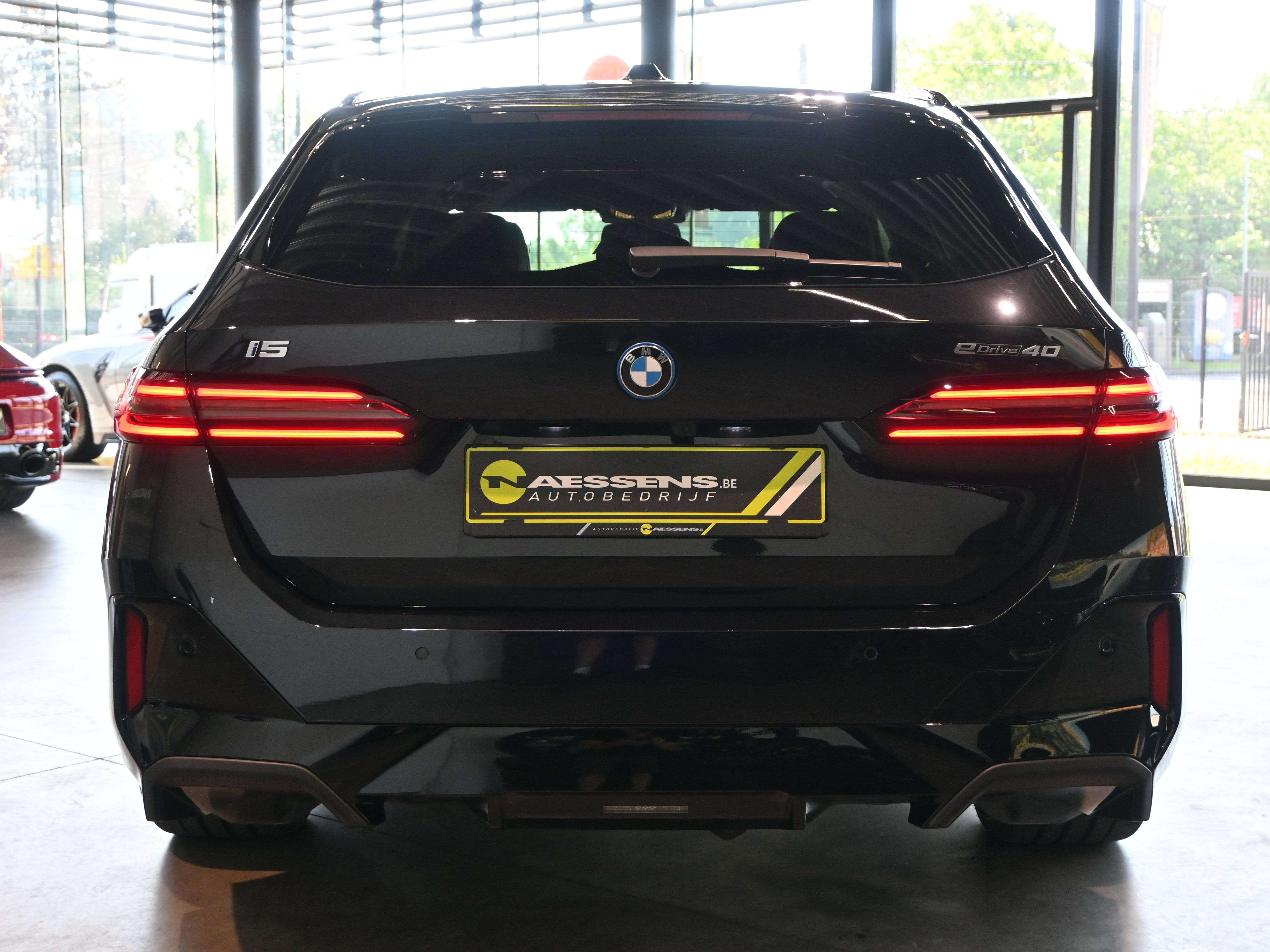 BMW i5 Touring eDrive40 M Sport **LED/LEDER/CAM/H&K/DAB/TREKHAAK**