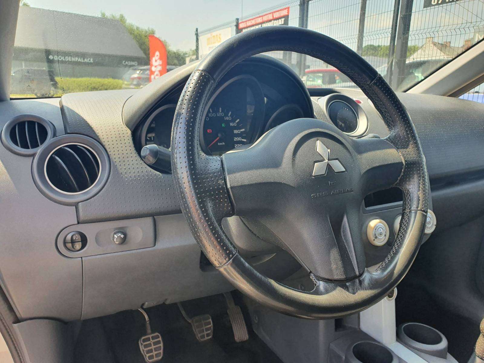 Mitsubishi Colt 🟢1.3 ESSENCE 95CV