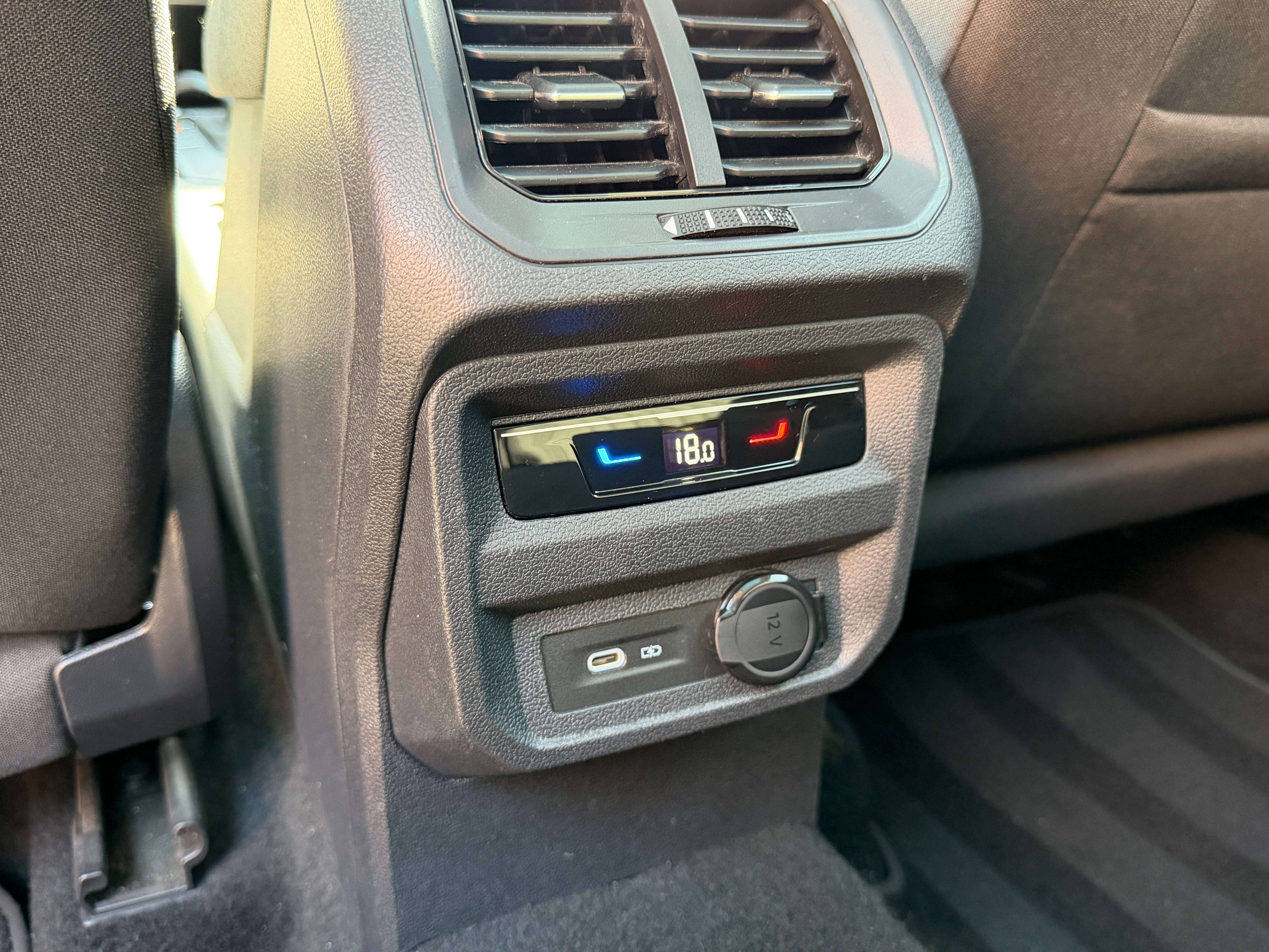 Volkswagen Tiguan Allspace 7 places - Caméra - Sg chauffants - CarPlay - Attelage