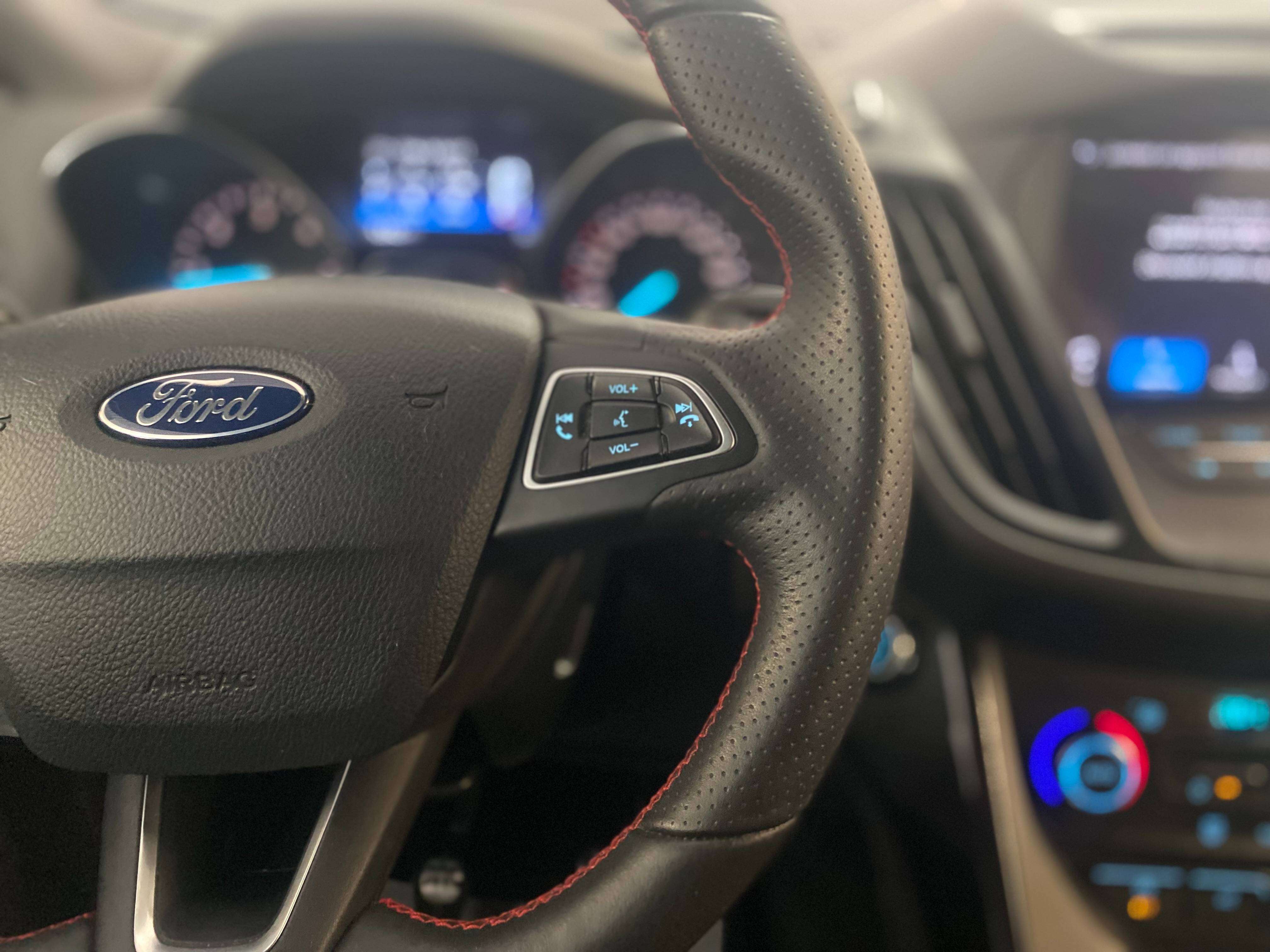 Ford Kuga Kuga 1.5 TDCi  ST Line //1ER PROPRIETAIRE+PARKING AUTO+SON SONY+GARANTIE 12 MOIS + CARPASS