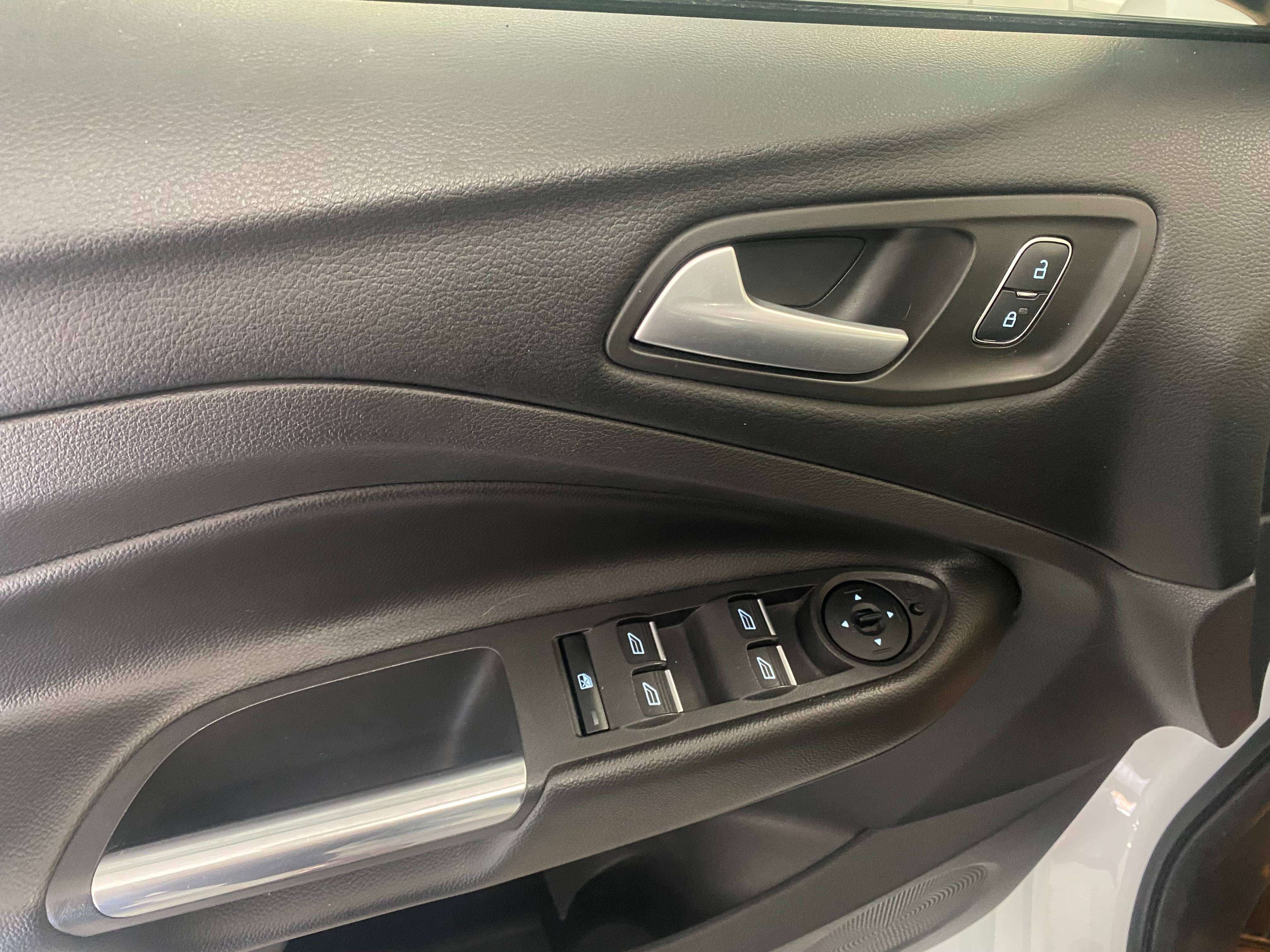 Ford Kuga Kuga 1.5 TDCi  ST Line //1ER PROPRIETAIRE+PARKING AUTO+SON SONY+GARANTIE 12 MOIS + CARPASS