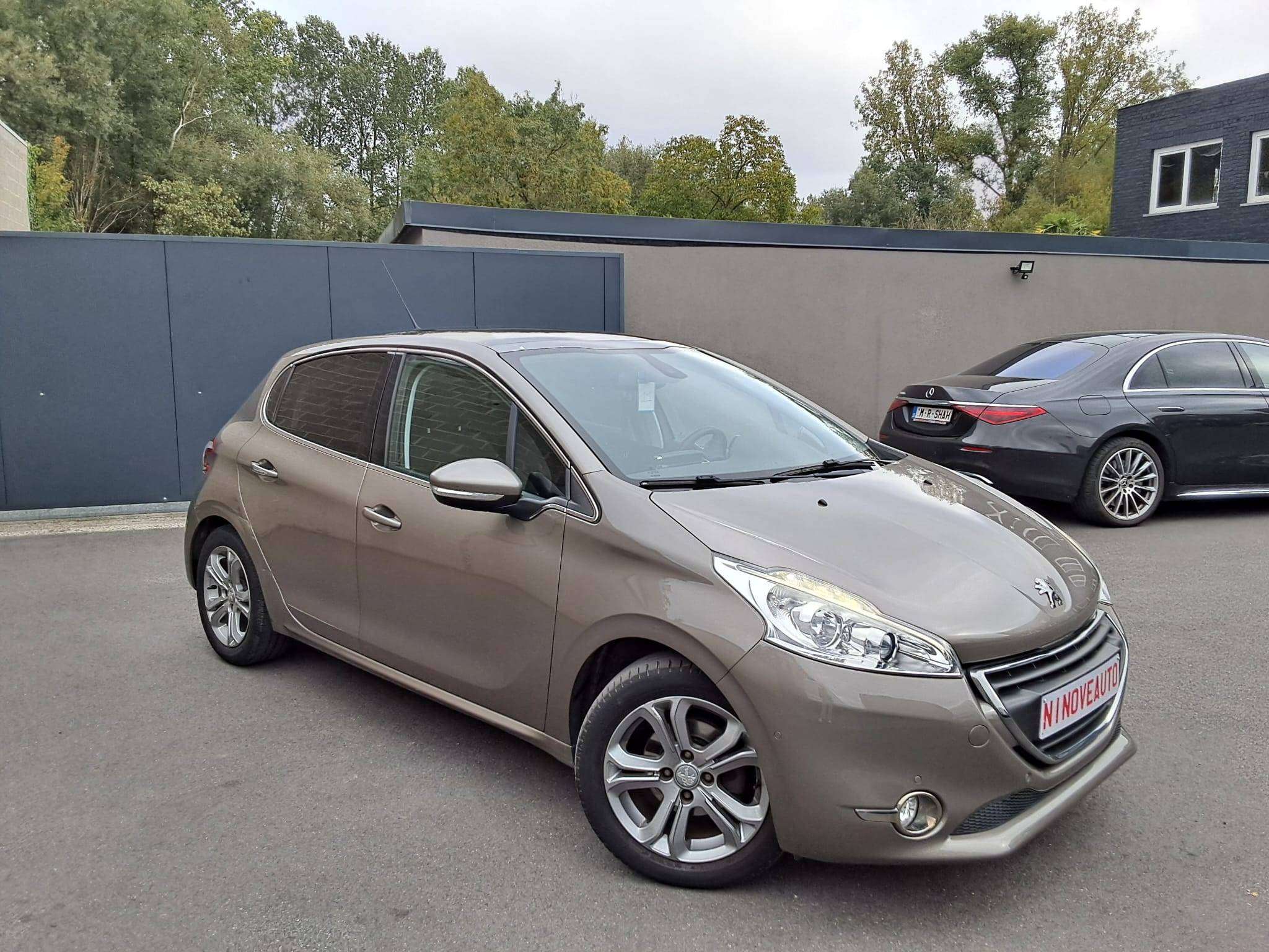 Peugeot 208 208 1.2i Allure PANORAMISCH DAK PARKH VOOR&ACHTER