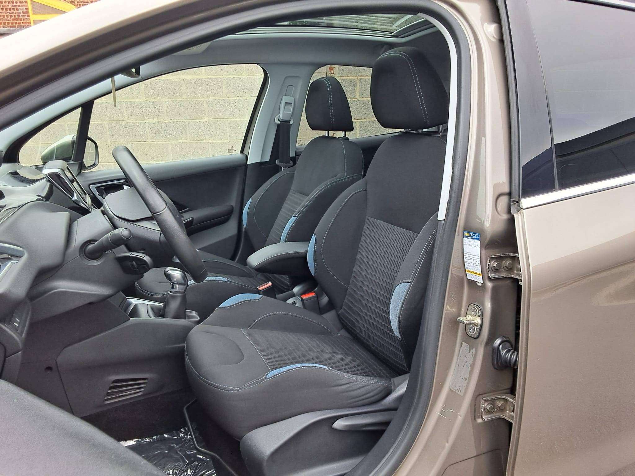 Peugeot 208 208 1.2i Allure PANORAMISCH DAK PARKH VOOR&ACHTER