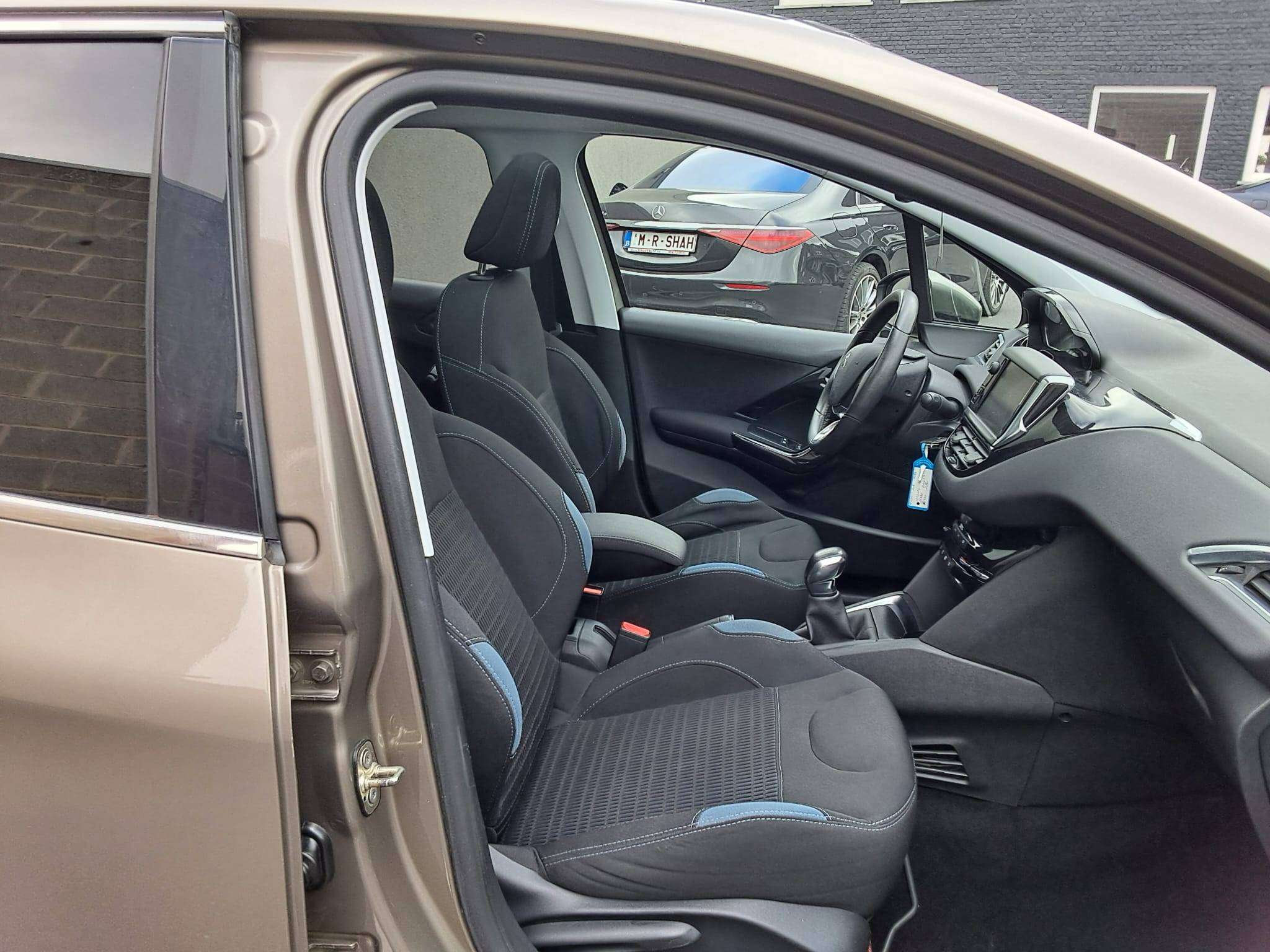 Peugeot 208 208 1.2i Allure PANORAMISCH DAK PARKH VOOR&ACHTER