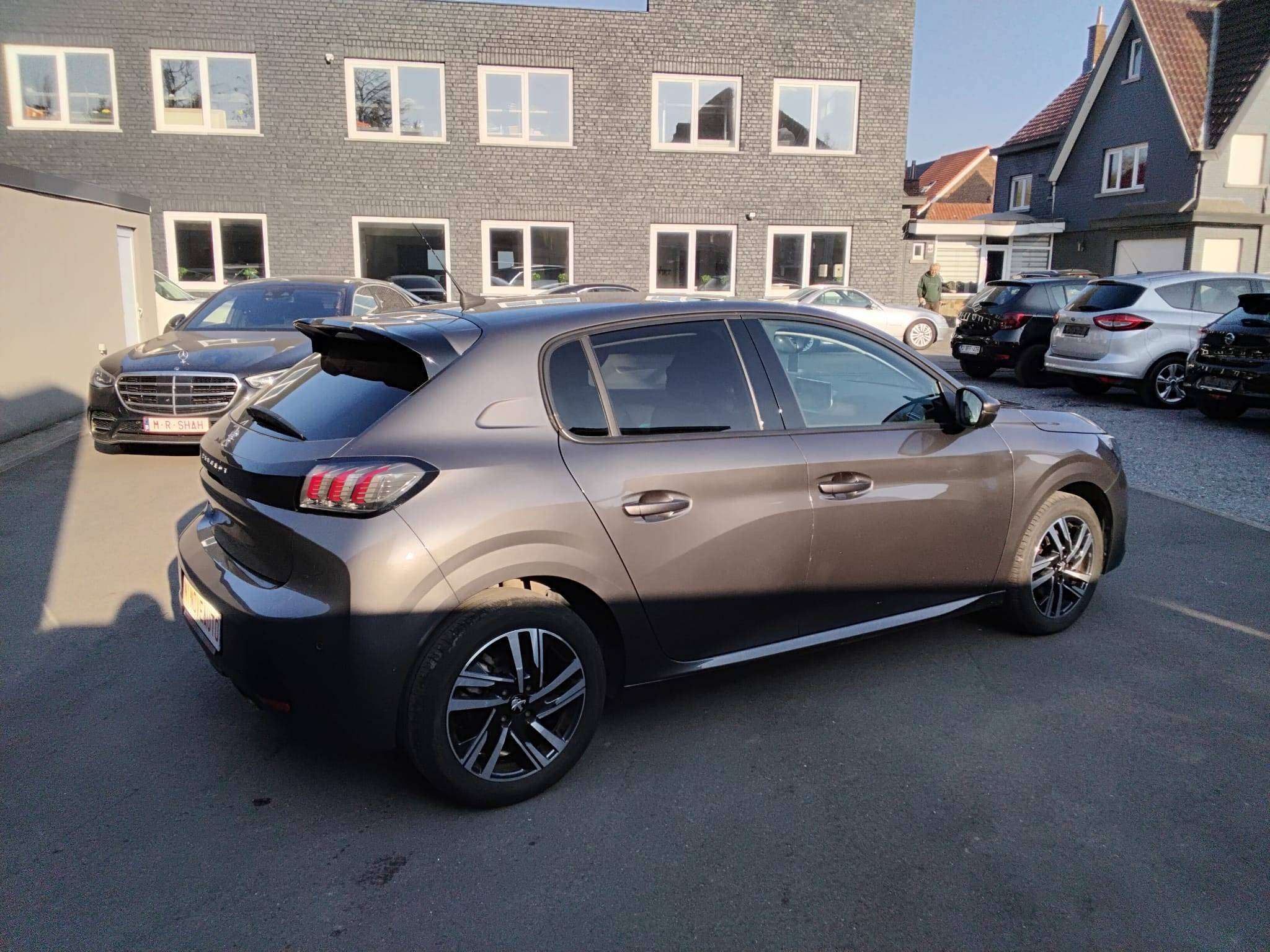 Peugeot 208 1.2i PureTech Allure Pack AUTOM CARPLAY CAM CRUIS