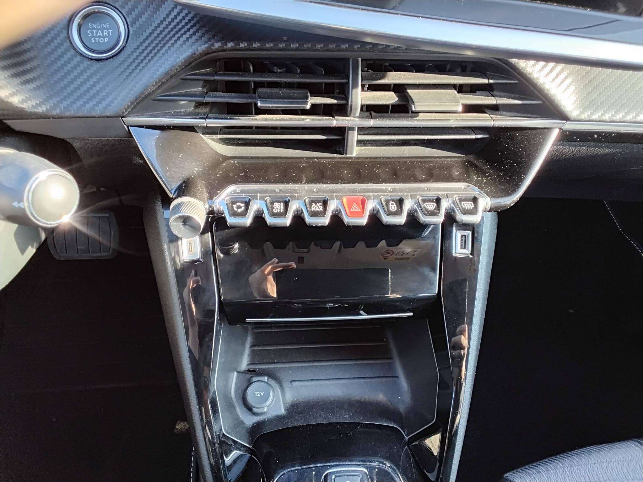 Peugeot 208 1.2i PureTech Allure Pack AUTOM CARPLAY CAM CRUIS