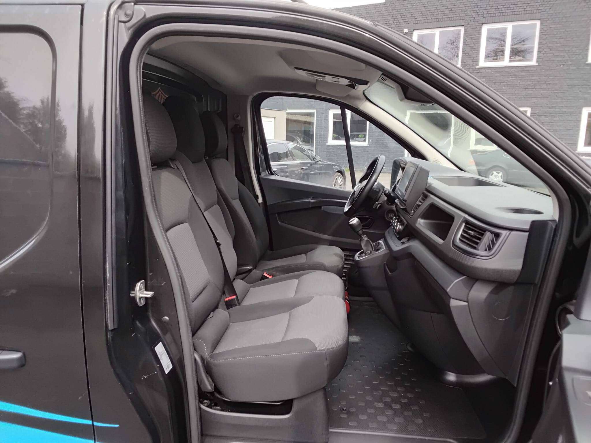 Renault Trafic L2  3PL TREKHAAK CARPLAY BLUET AIRCO CRUISE PARKHULP