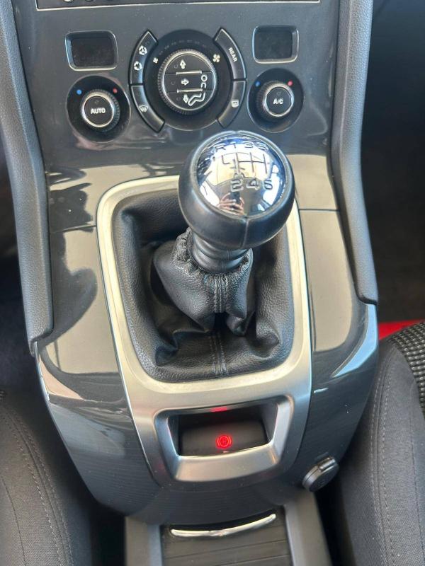 Peugeot 5008 1.6 HDi 112ch FAP BVM6 Active 7pl