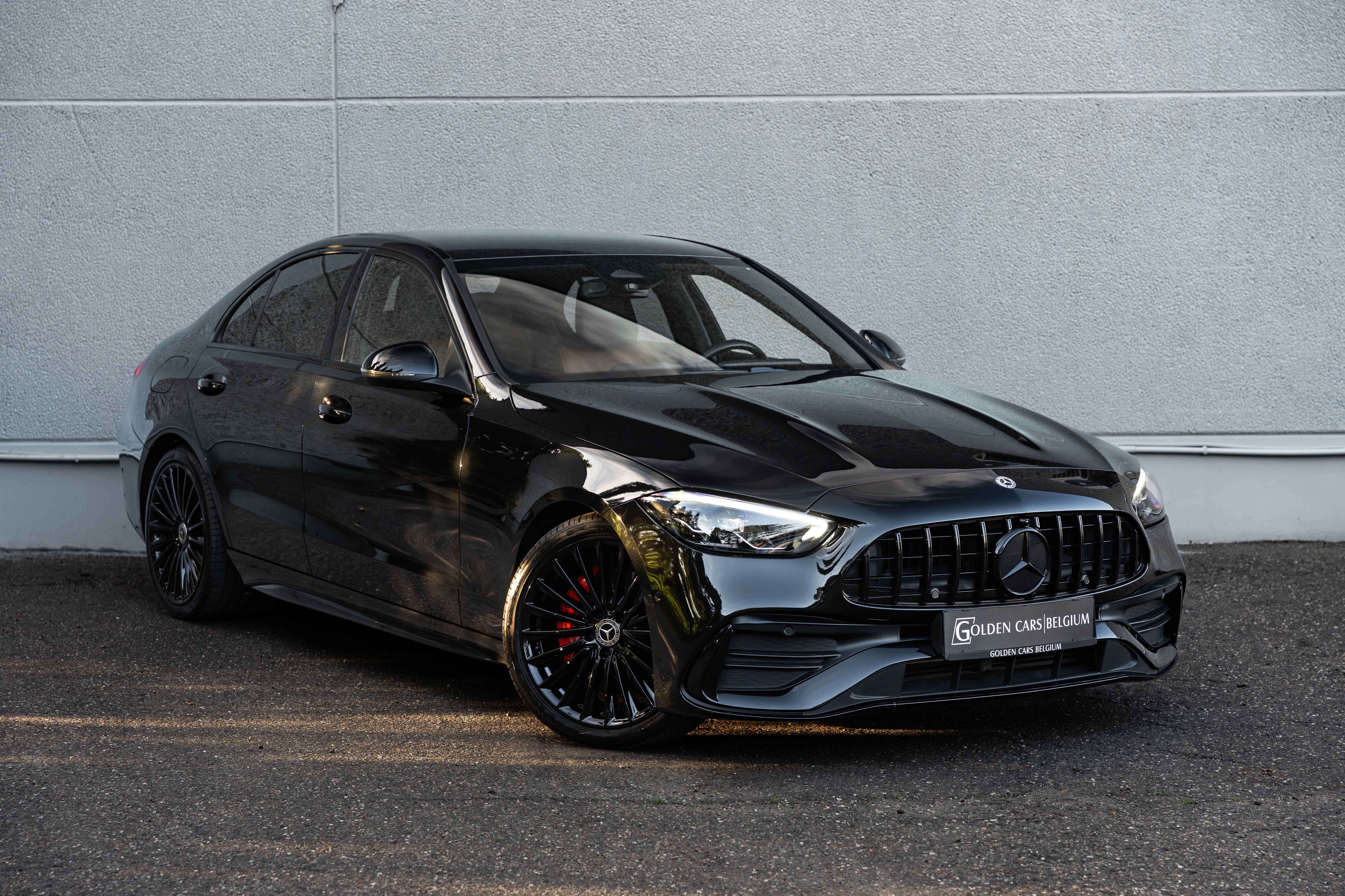 Mercedes-Benz C 180 AMG LED/19"/LANEKEEP/CAMERA/AMBIENTE/CARPLAY