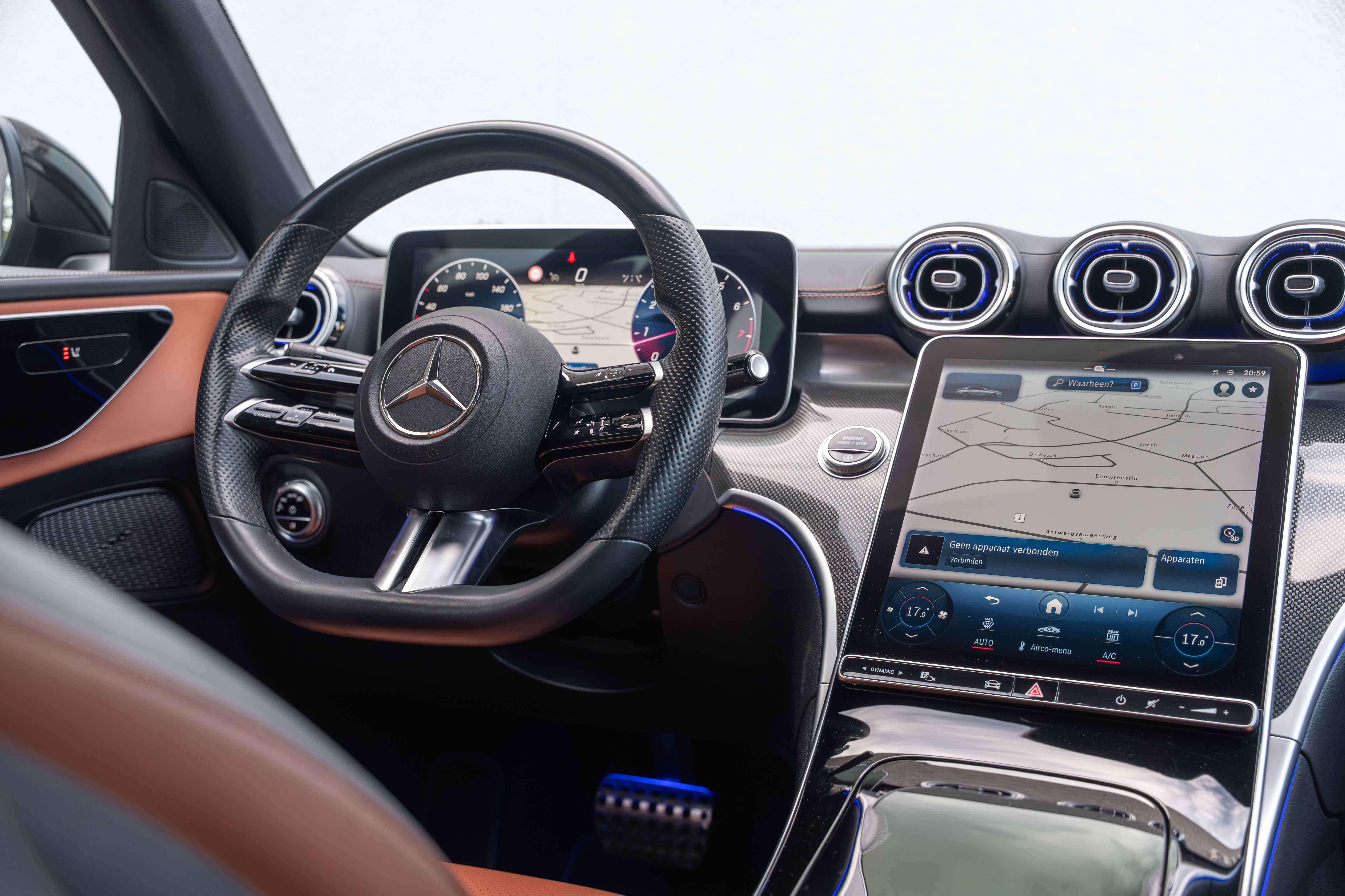 Mercedes-Benz C 180 AMG LED/19"/LANEKEEP/CAMERA/AMBIENTE/CARPLAY
