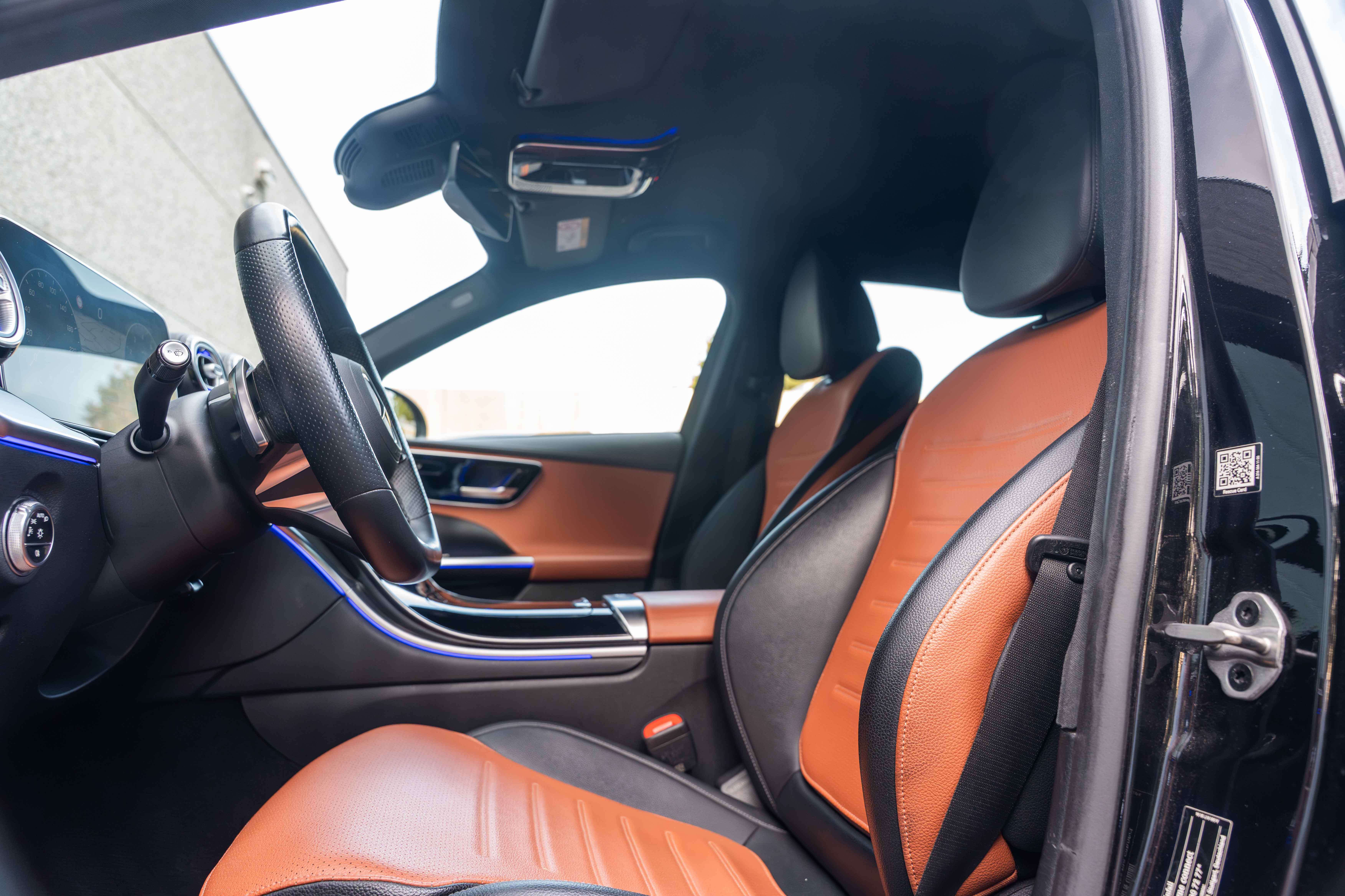 Mercedes-Benz C 180 AMG LED/19"/LANEKEEP/CAMERA/AMBIENTE/CARPLAY