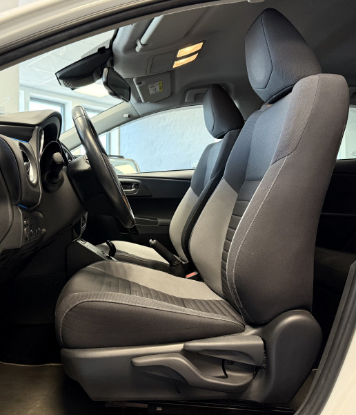 Toyota AURIS HSD 136H DESIGN