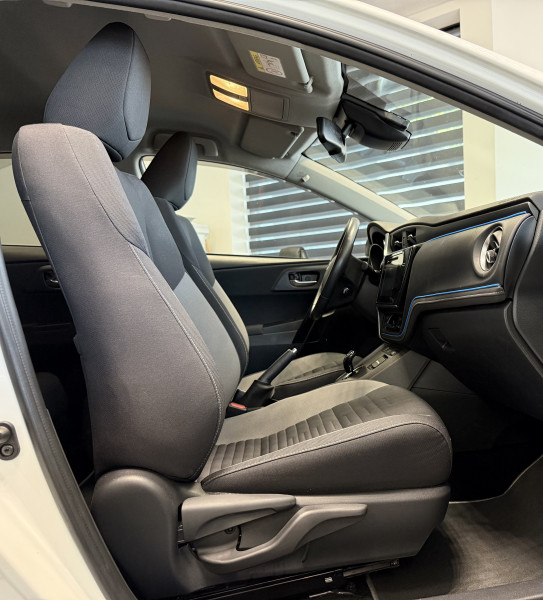 Toyota AURIS HSD 136H DESIGN