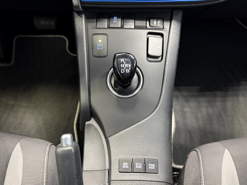 Toyota AURIS HSD 136H DESIGN