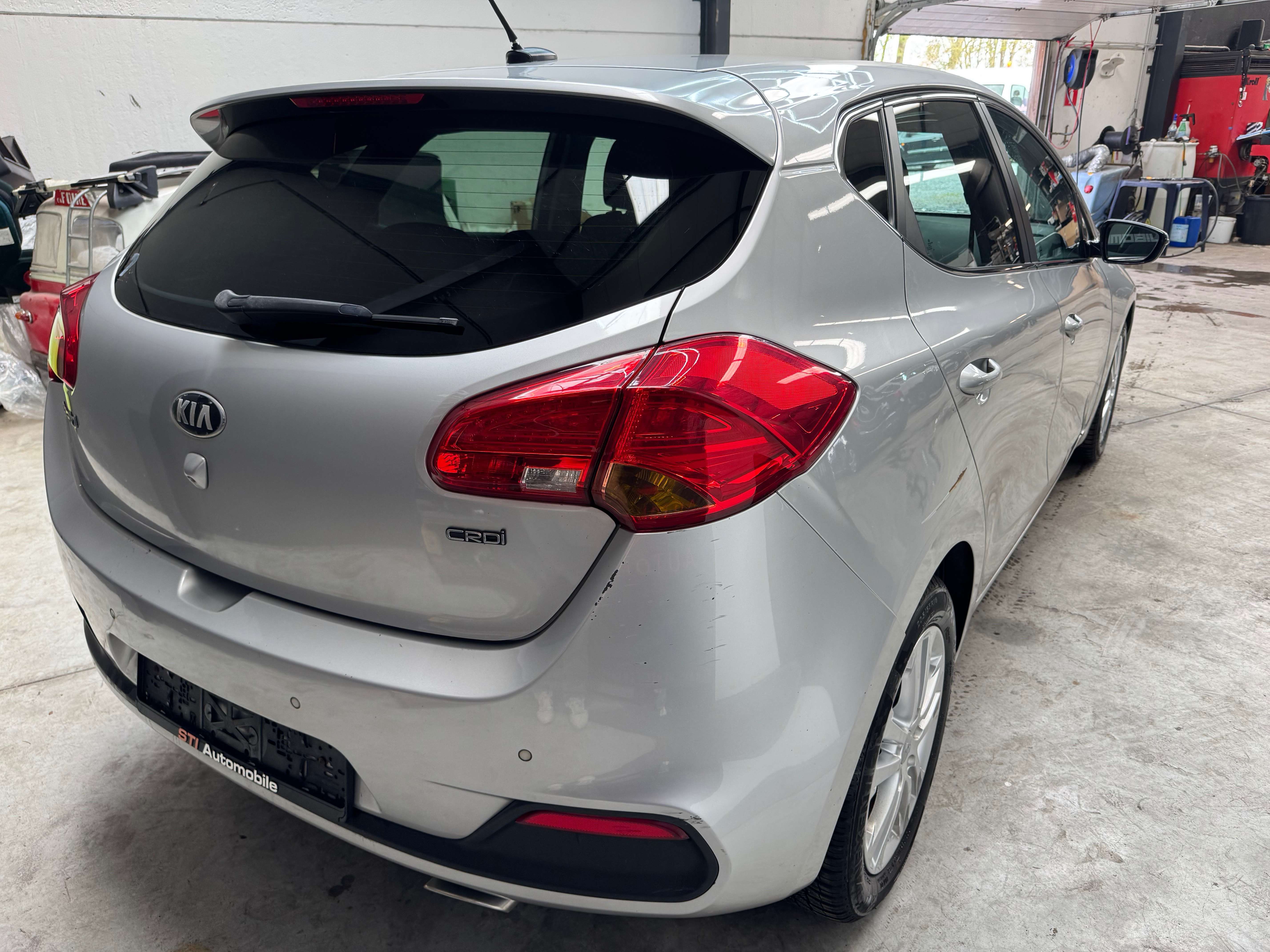 Kia Ceed / cee'd GRIFFE SUR VEHICULE VOIR PHOTO