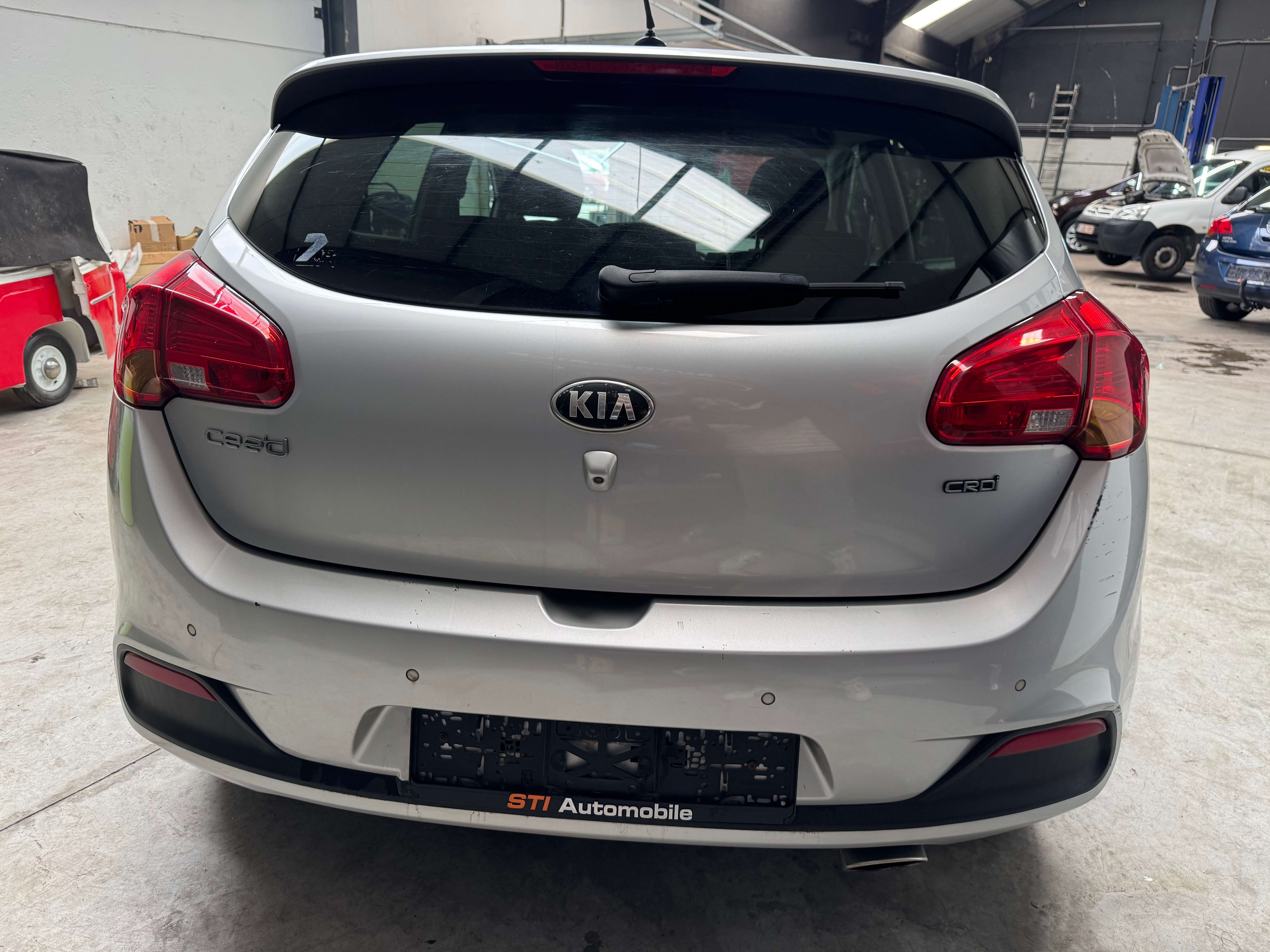 Kia Ceed / cee'd GRIFFE SUR VEHICULE VOIR PHOTO