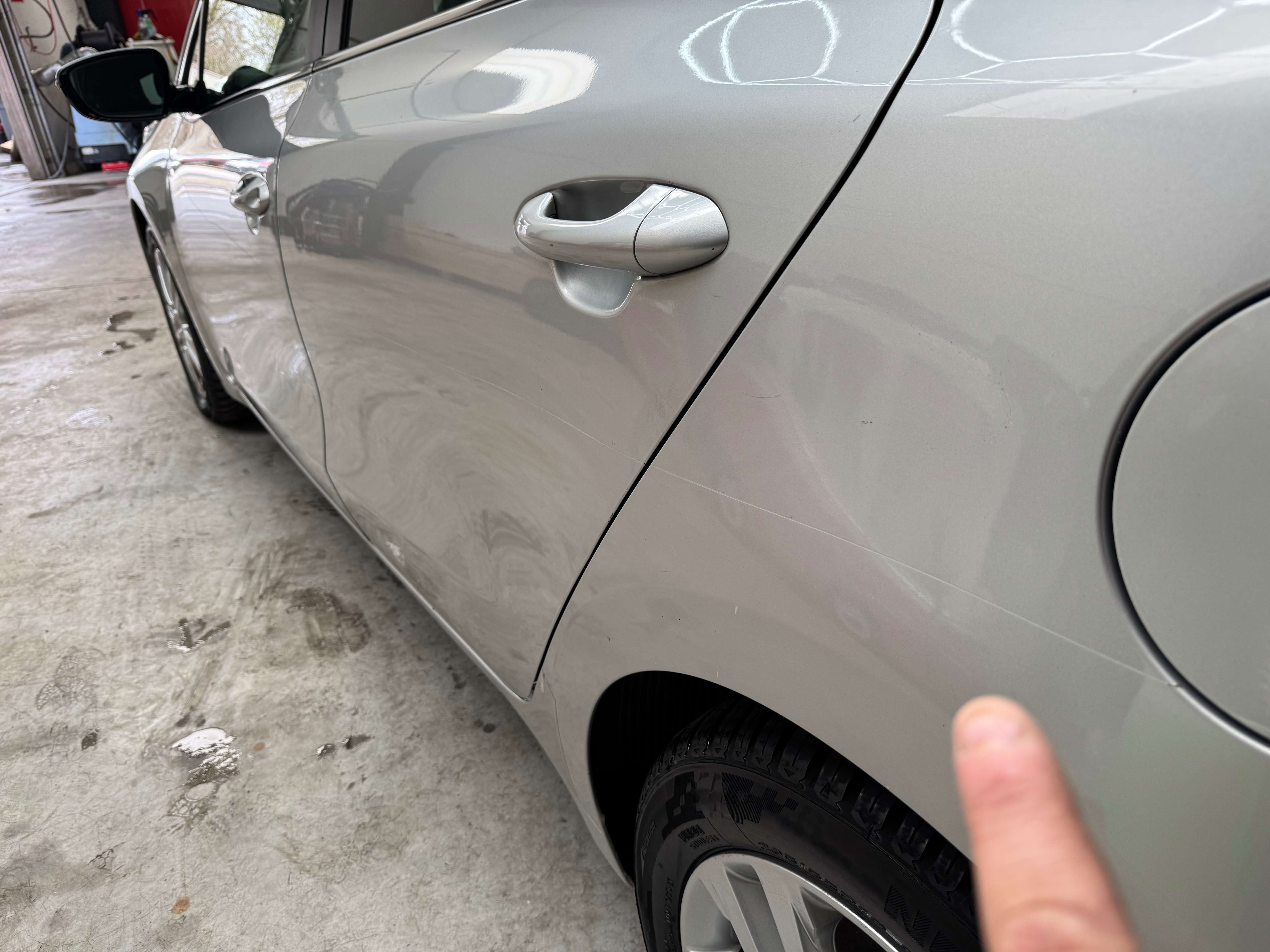 Kia Ceed / cee'd GRIFFE SUR VEHICULE VOIR PHOTO