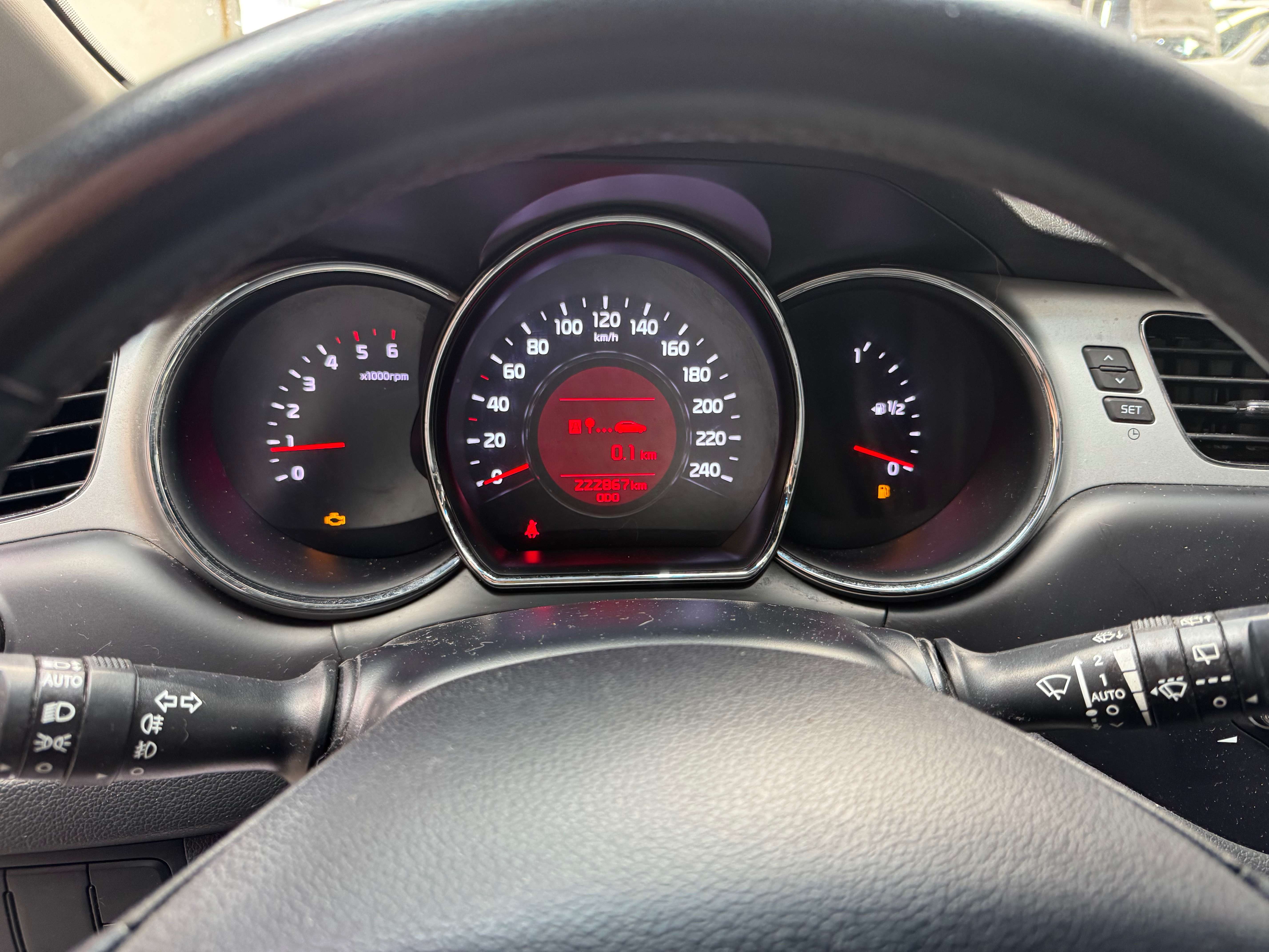 Kia Ceed / cee'd GRIFFE SUR VEHICULE VOIR PHOTO