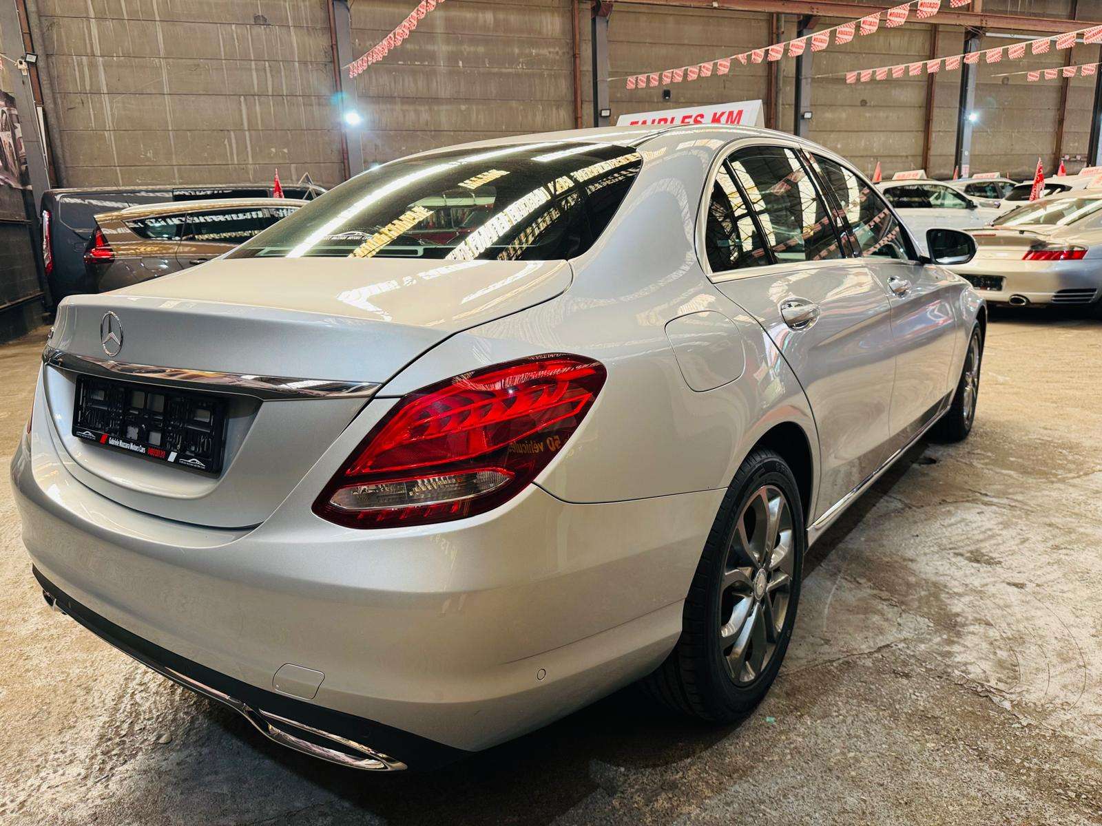 Mercedes-Benz C 180 C180d GPS PDC Cuir LED J.A