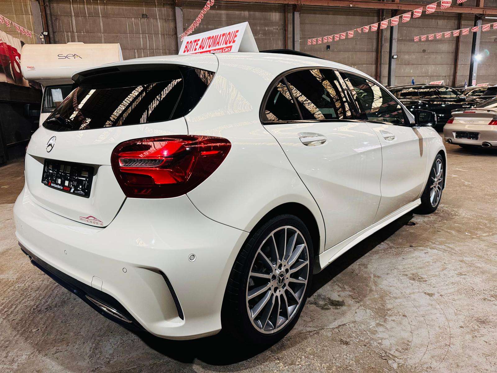 Mercedes-Benz A 200 A200D Pack AMG Automatique Caméra Toit Panoramique PDC Clim Cuir LED