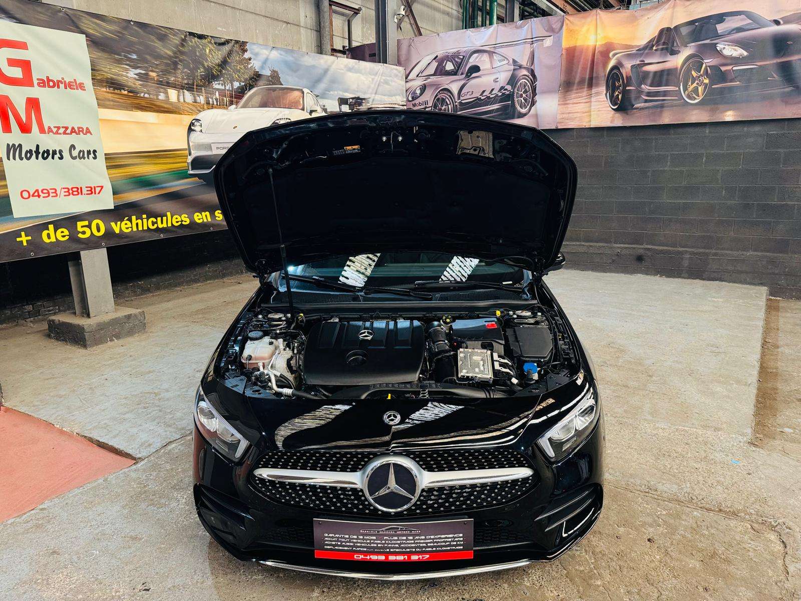 Mercedes-Benz A 180 A 180d AMG Toit Pano Cockpit LED Caméra PDC J.A