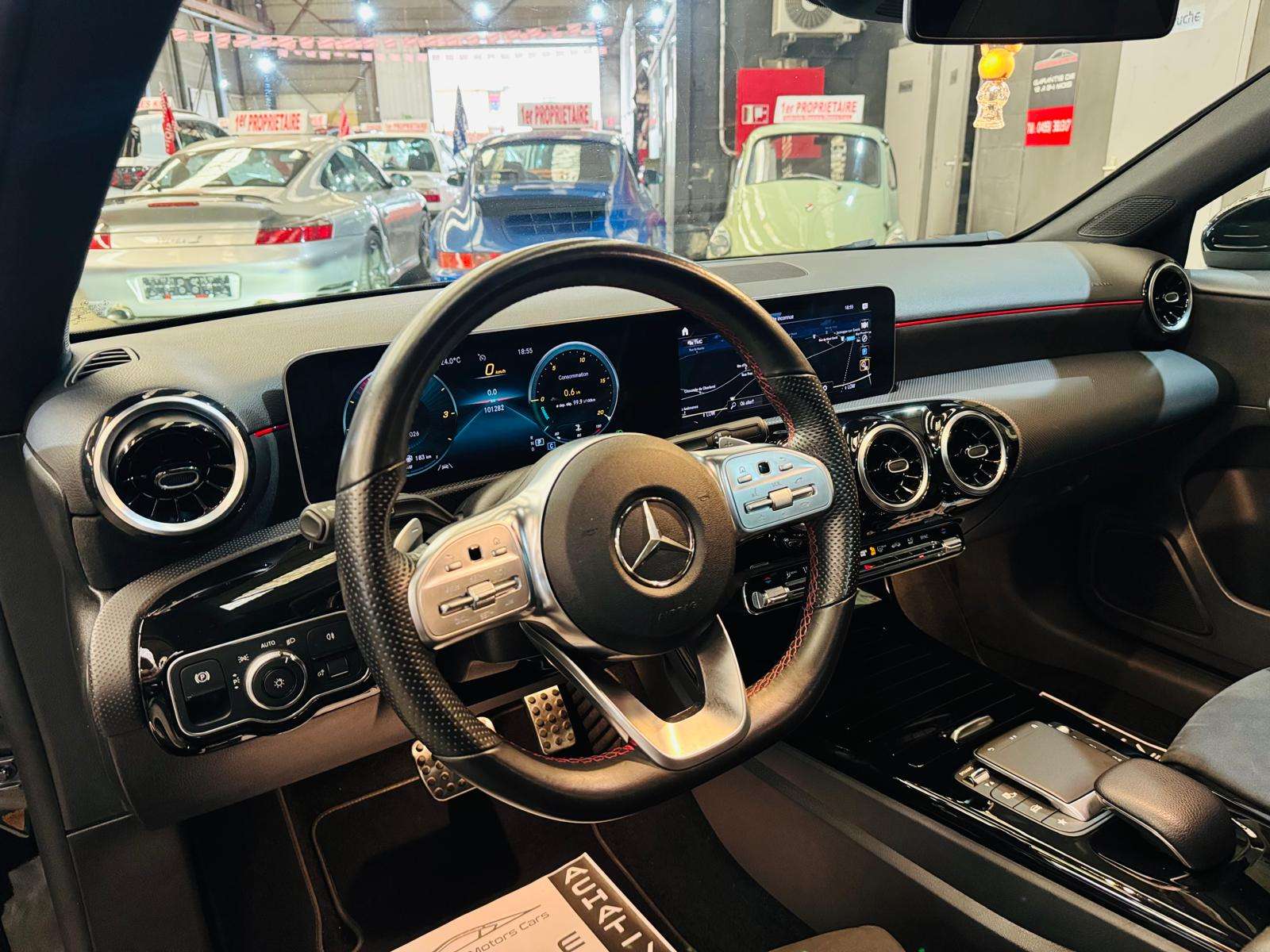 Mercedes-Benz A 180 A 180d AMG Toit Pano Cockpit LED Caméra PDC J.A