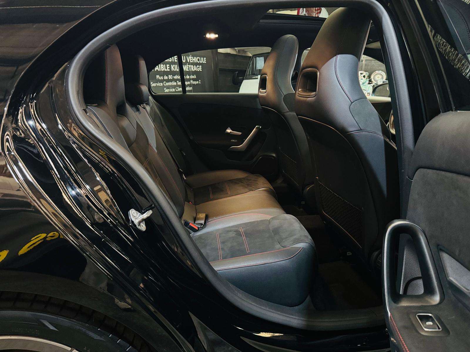 Mercedes-Benz A 180 A 180d AMG Toit Pano Cockpit LED Caméra PDC J.A