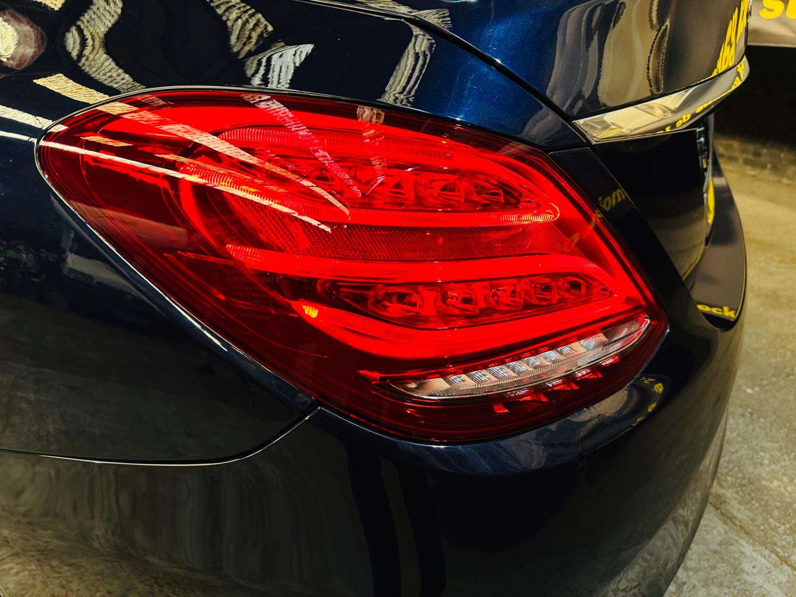 Mercedes-Benz C 200 C 200D Pack AMG Automatique LED Toit Pano GPS Cuir 18"
