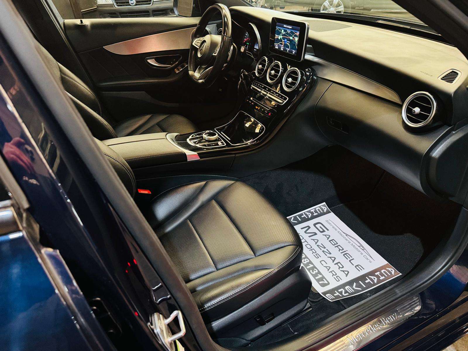 Mercedes-Benz C 200 C 200D Pack AMG Automatique LED Toit Pano GPS Cuir 18"