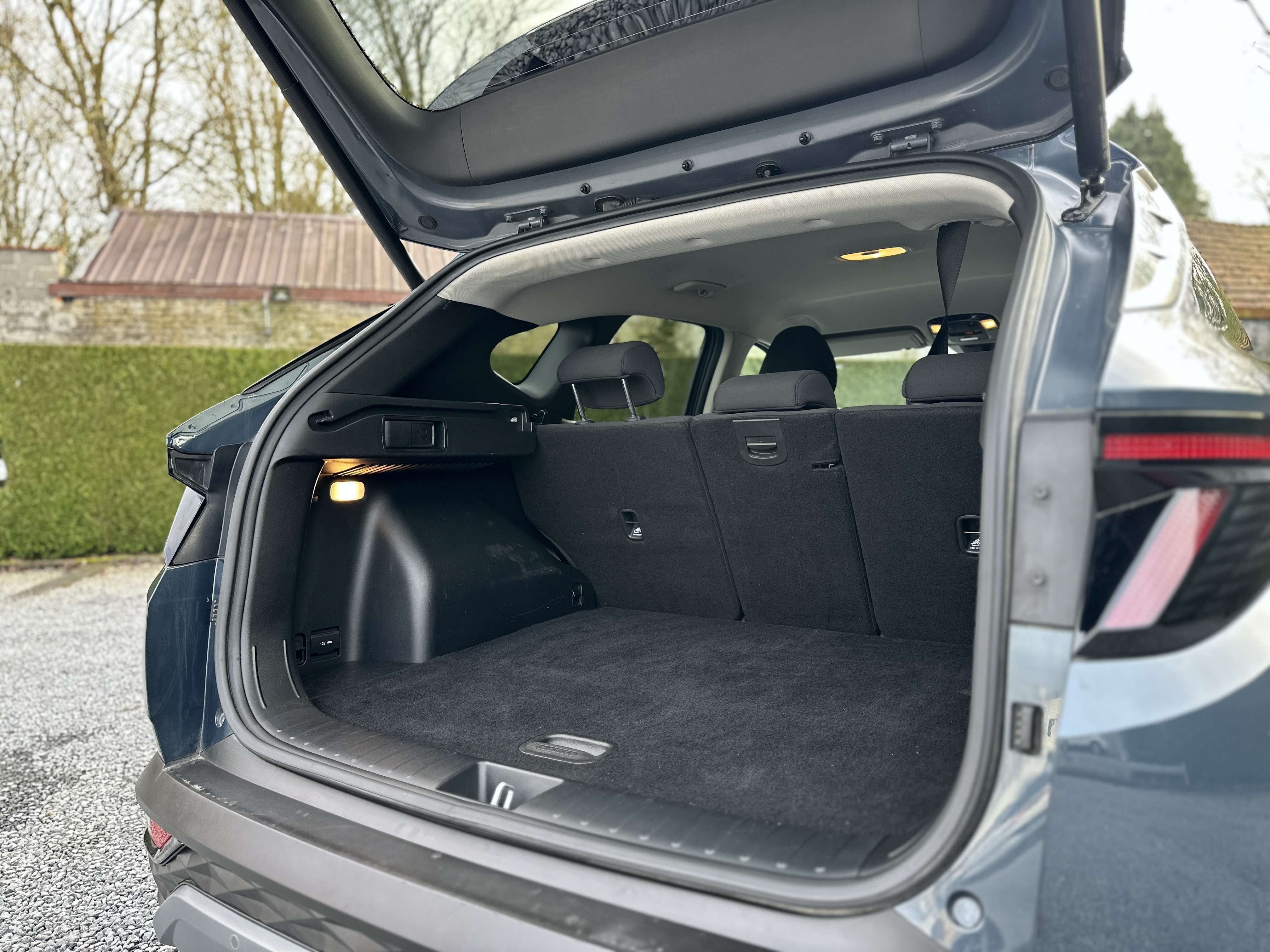 Hyundai TUCSON 1.6 T-GDi MHEV Shine DCT / FULL ASSIST / CARPLAY