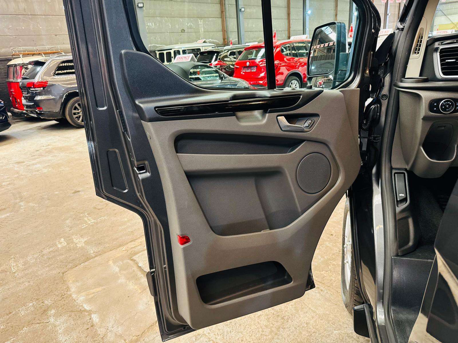 Ford Transit Custom 2.0 TDCi L2H1 Automatique Double portes CarPlay Caméra Attache remorque TVA/BTW 21% Incl