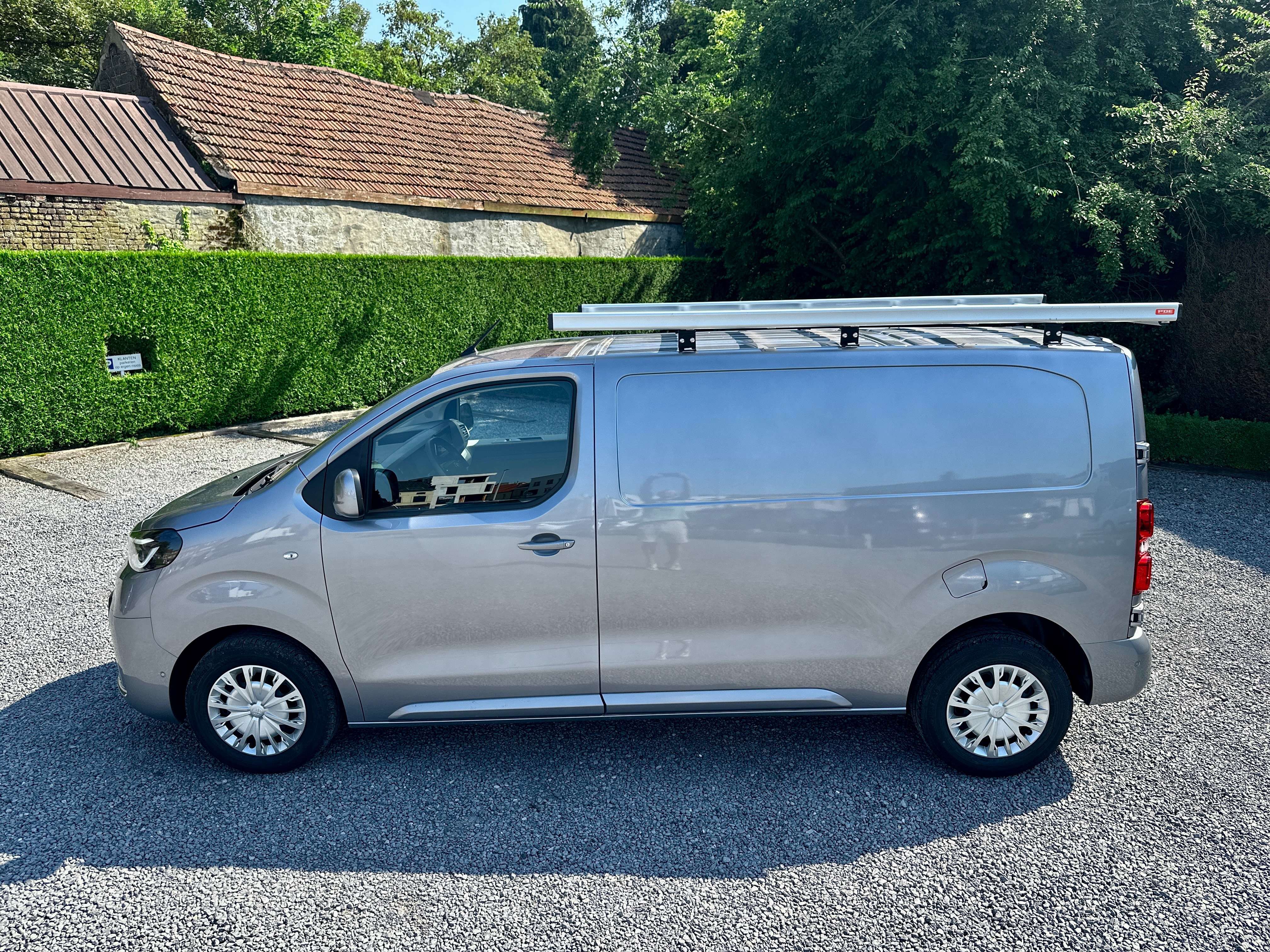 Toyota Proace 2.0d 3pl. / CARPLAY / ZETEL VERW. / DIGITAL COCKPIT /