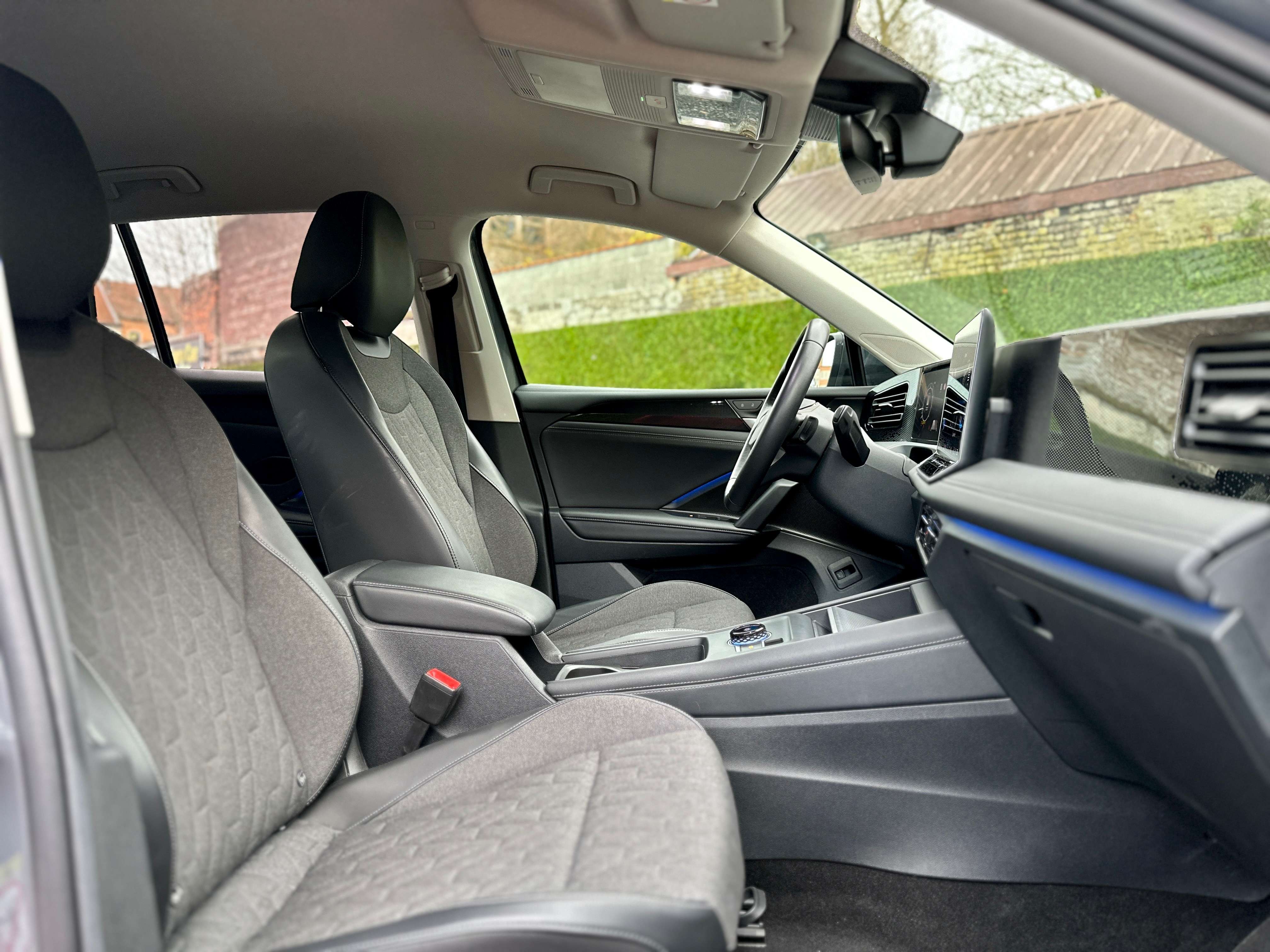Volkswagen Tiguan 1.5 eTSi MHEV DSG / IQ Drive / 360 / DIG. COCKPIT.