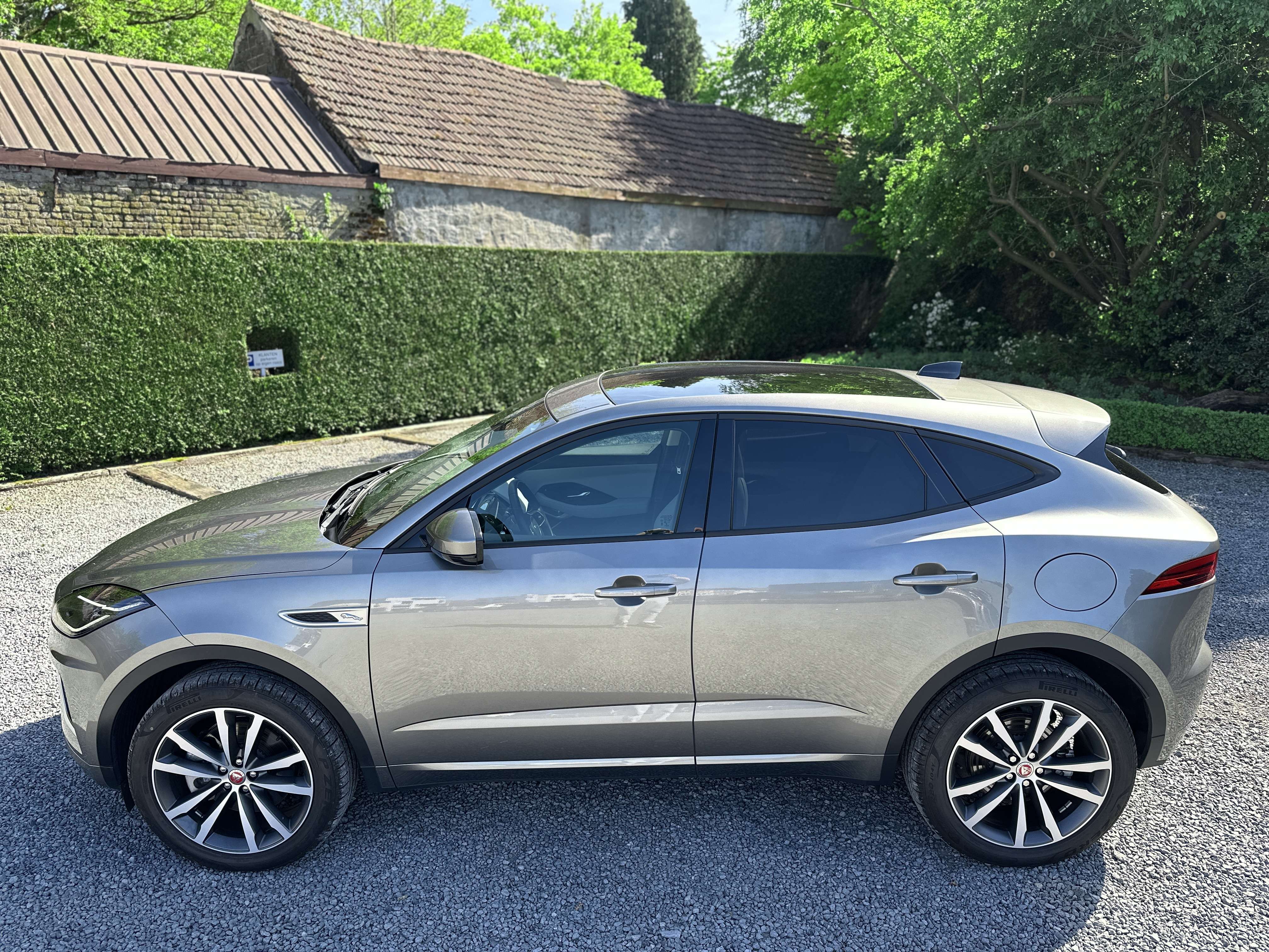 Jaguar E-Pace E-Pace PHEV 1.5 T AWD P300e R-Dynamic SE / MERIDIAN
