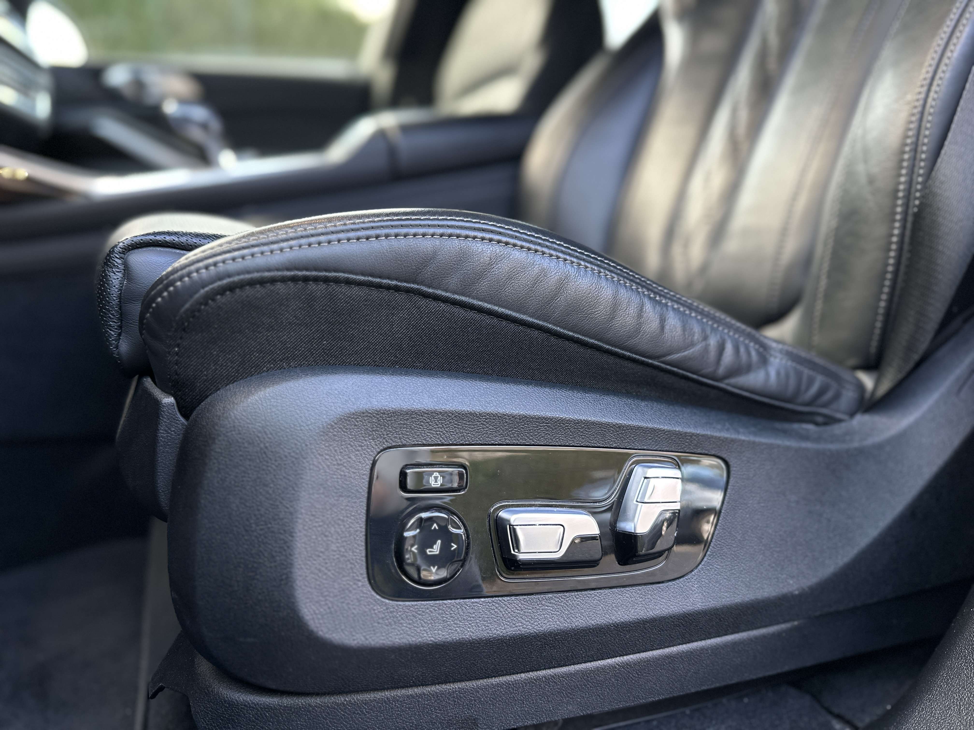 BMW X7 3.0 dAS xDrive30 M-PACK / 7pl / 360 / HUD / CARPL.