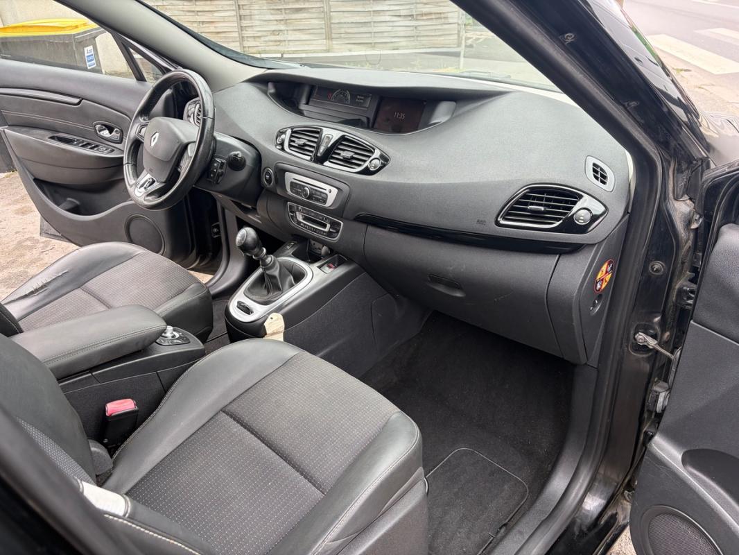 Renault Grand Scenic 7 PLACES 2015 SEMI CUIR GPS BLUETOOTH RADARS USB RÉGULATEUR PAYER EN 3Fois
