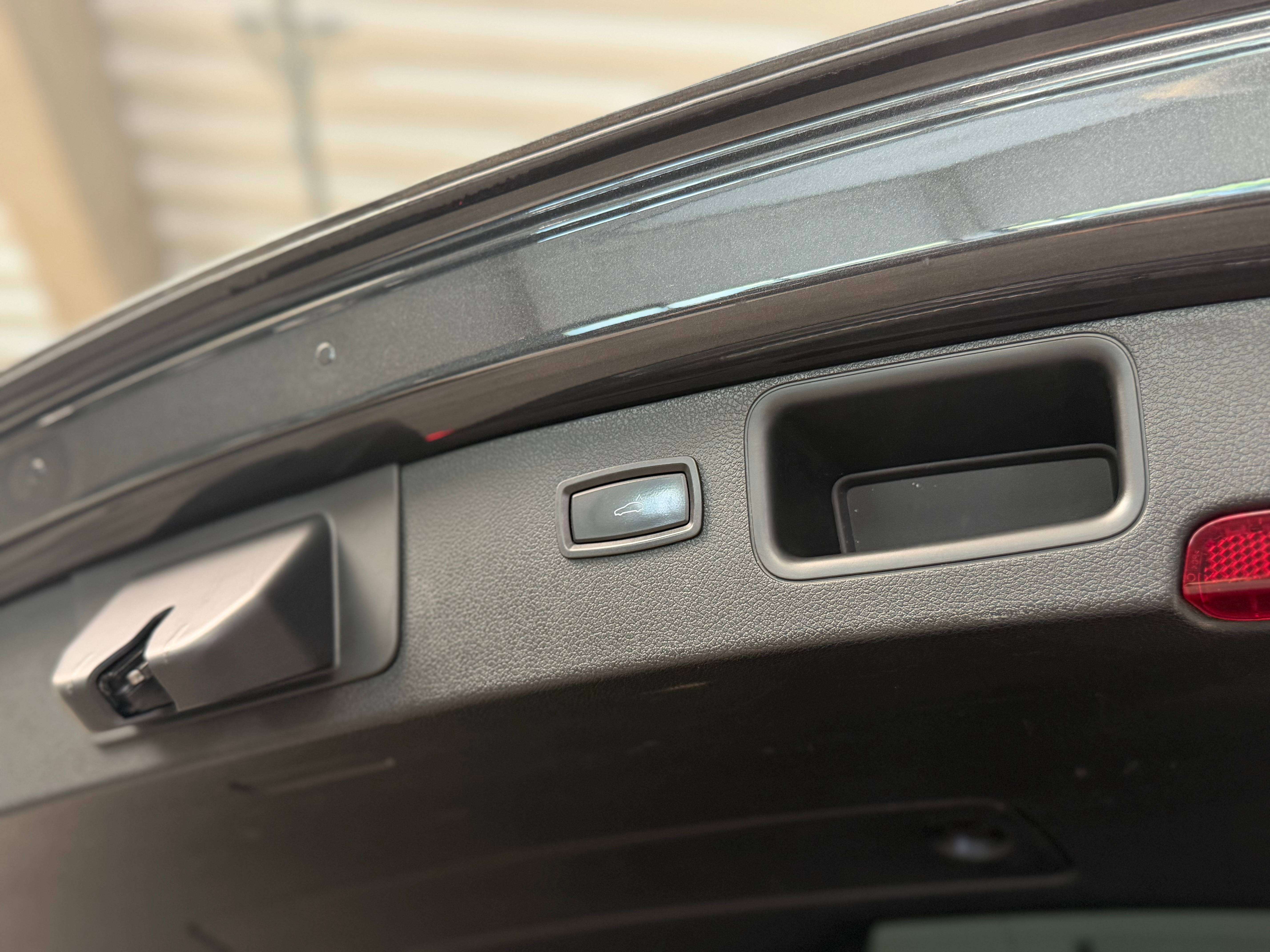 Porsche Macan 2.0 Turbo PDK, Toit Ouvrant, Apple Car-Play, Camera de recul