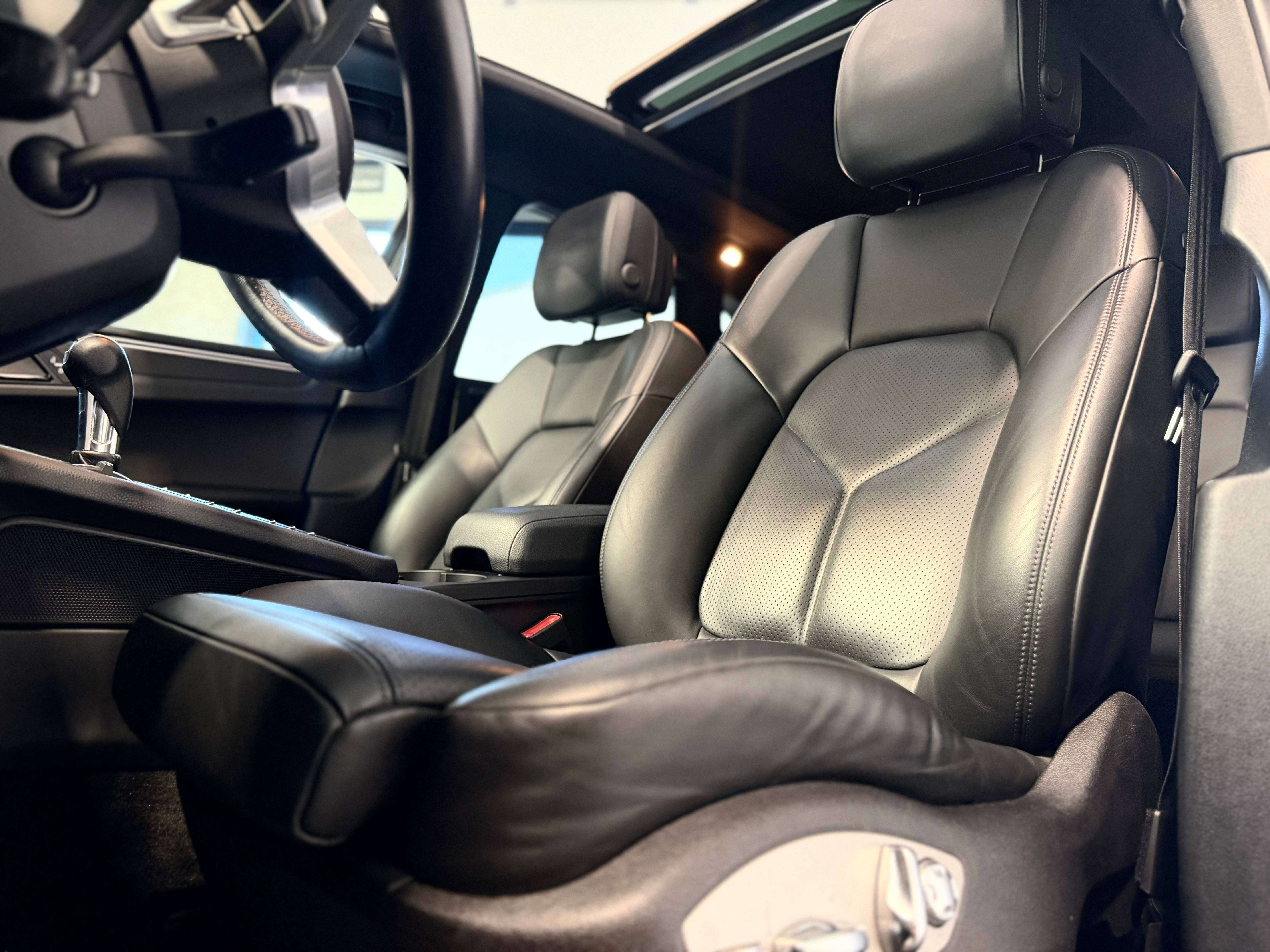 Porsche Macan 2.0 Turbo PDK, Toit Ouvrant, Apple Car-Play, Camera de recul