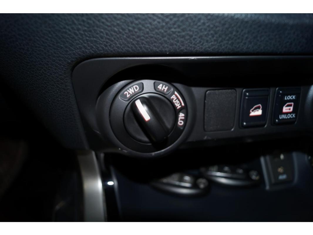 Nissan Navara NP300 2.3 dCi - 190 BVA Euro 6 PICK UP DOUBLE CABINE Double-Cab Tekna