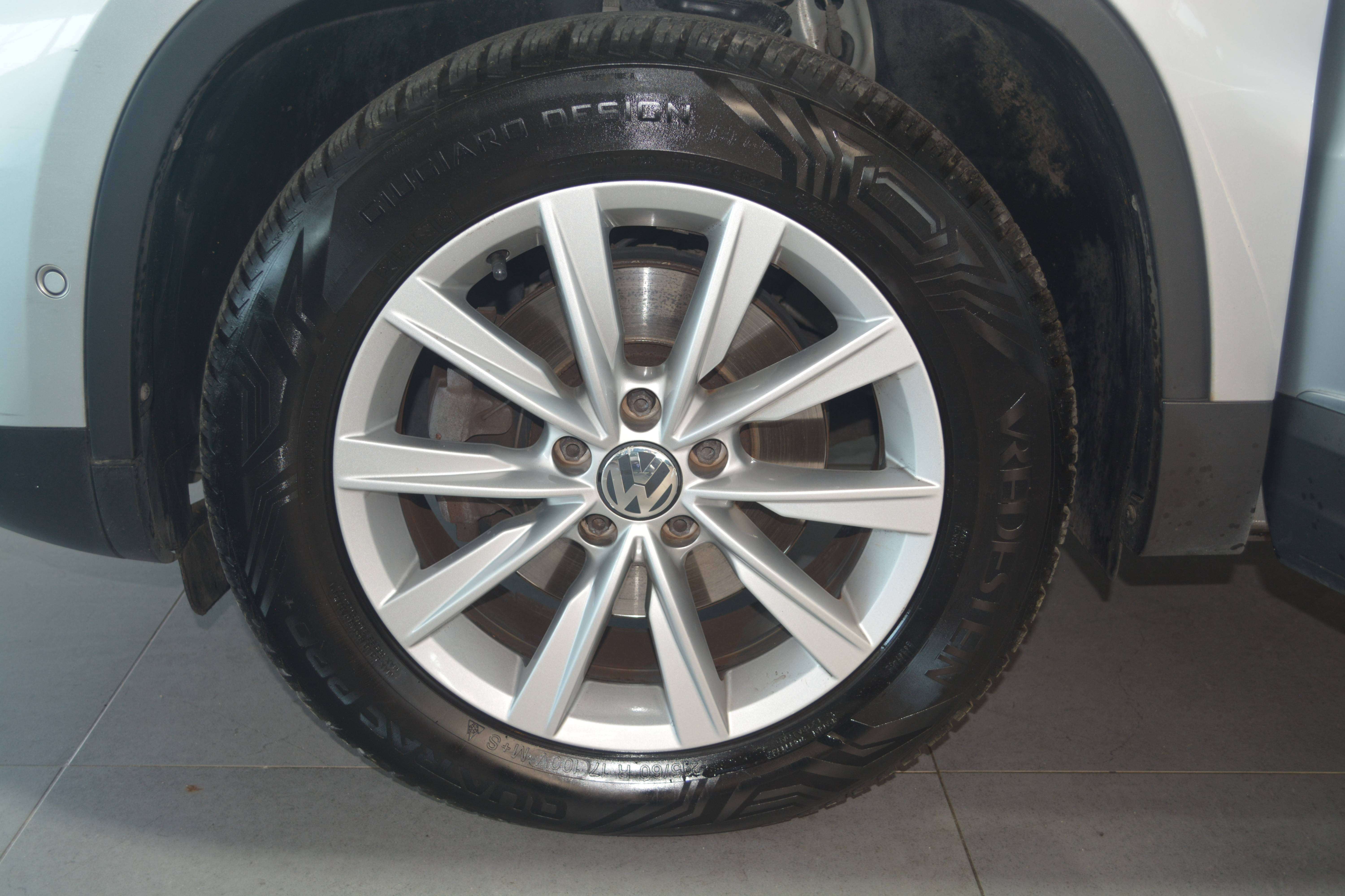 Volkswagen Tiguan Tiguan 1.4 TSI Comfortline BMT  /  LEDER / NAVI / PANORAMA