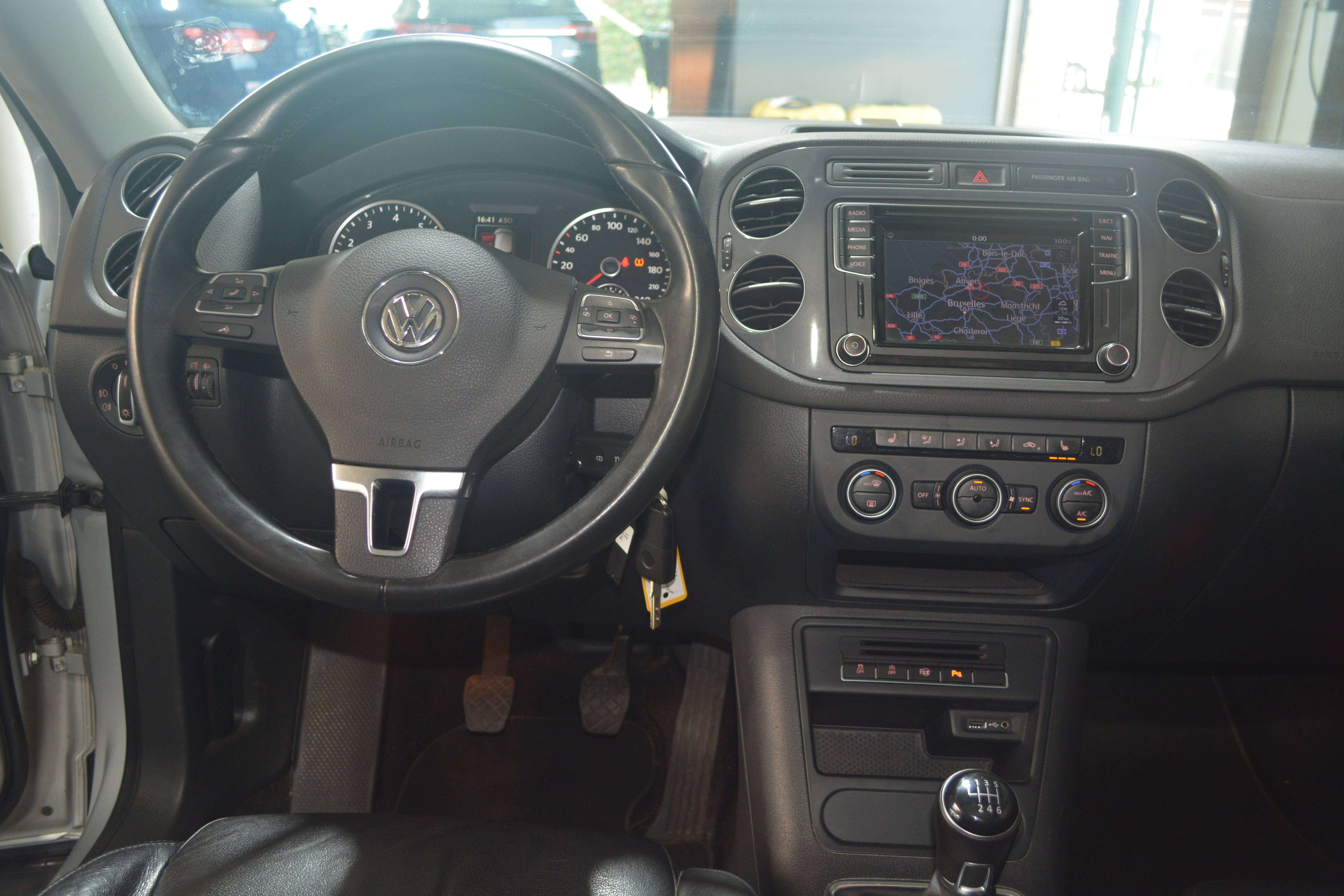 Volkswagen Tiguan Tiguan 1.4 TSI Comfortline BMT  /  LEDER / NAVI / PANORAMA