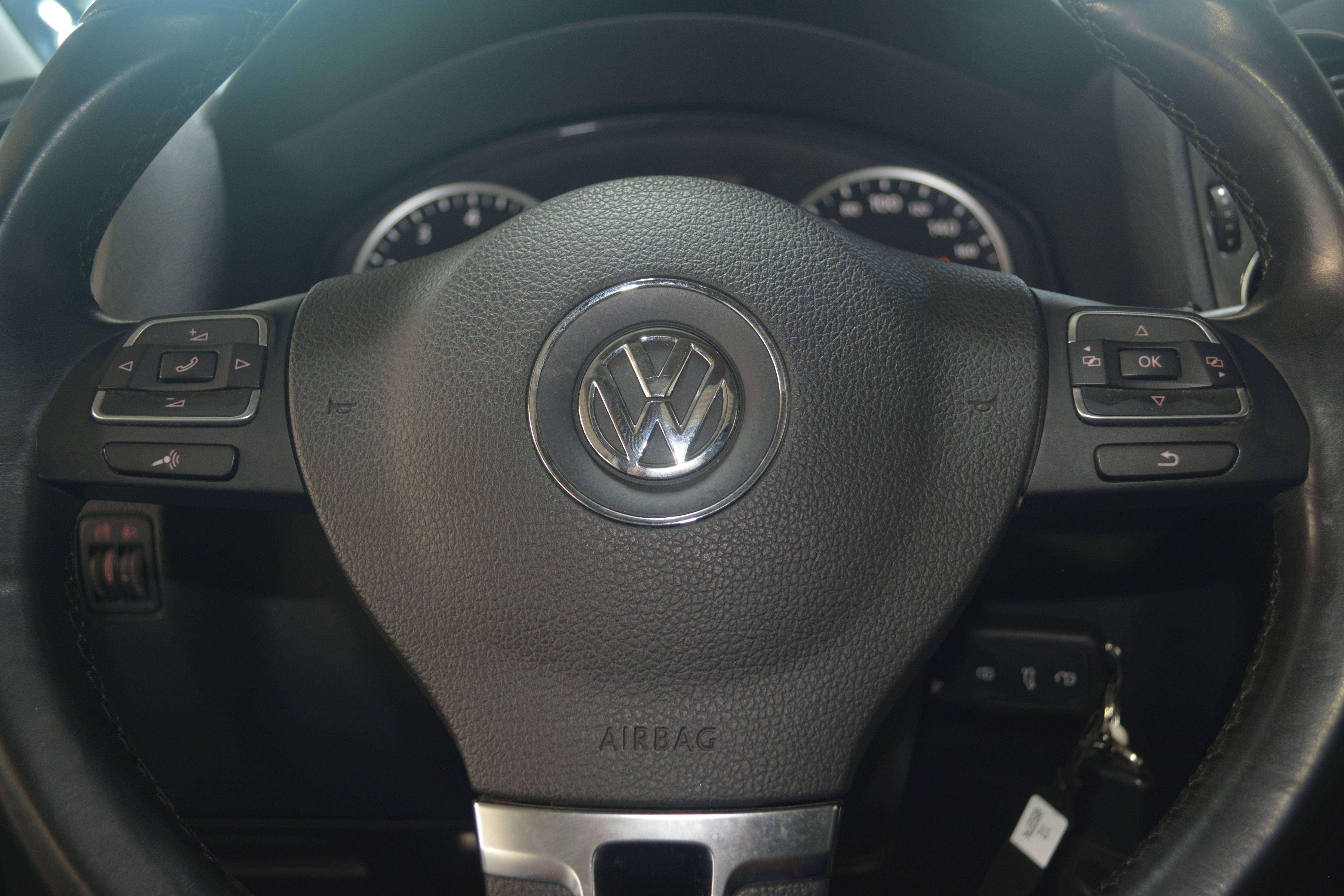 Volkswagen Tiguan Tiguan 1.4 TSI Comfortline BMT  /  LEDER / NAVI / PANORAMA