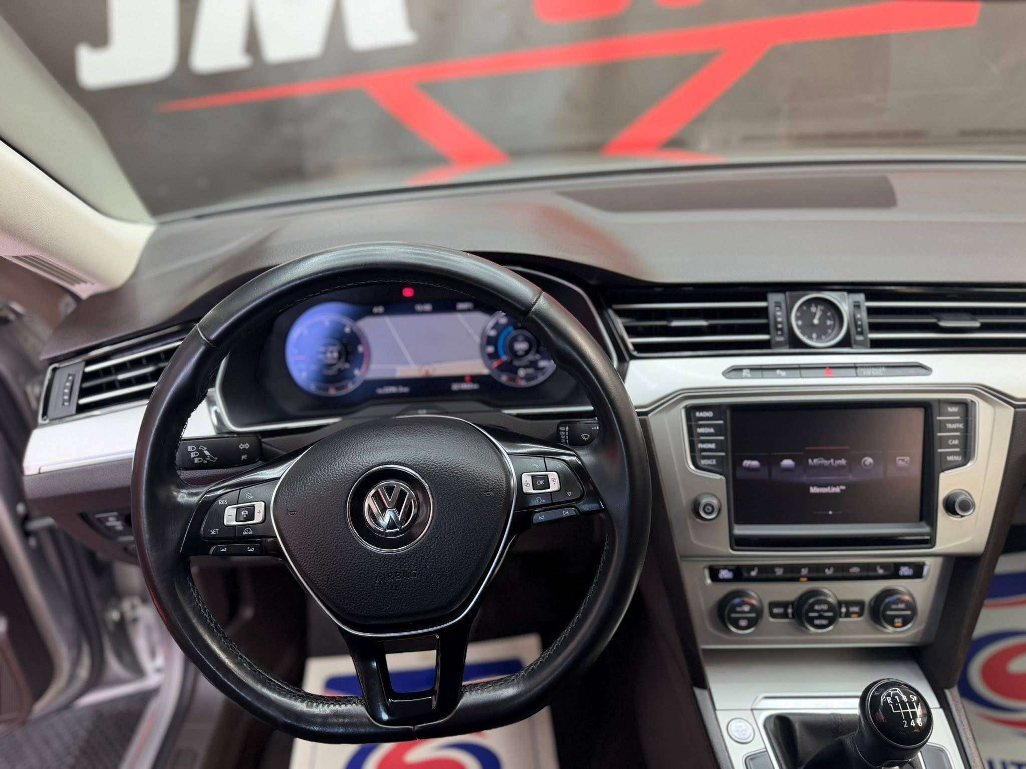Volkswagen Passat Variant Passat SW 1.6 CR TDi Highline COMPTEUR DIGITAL PHARE LED