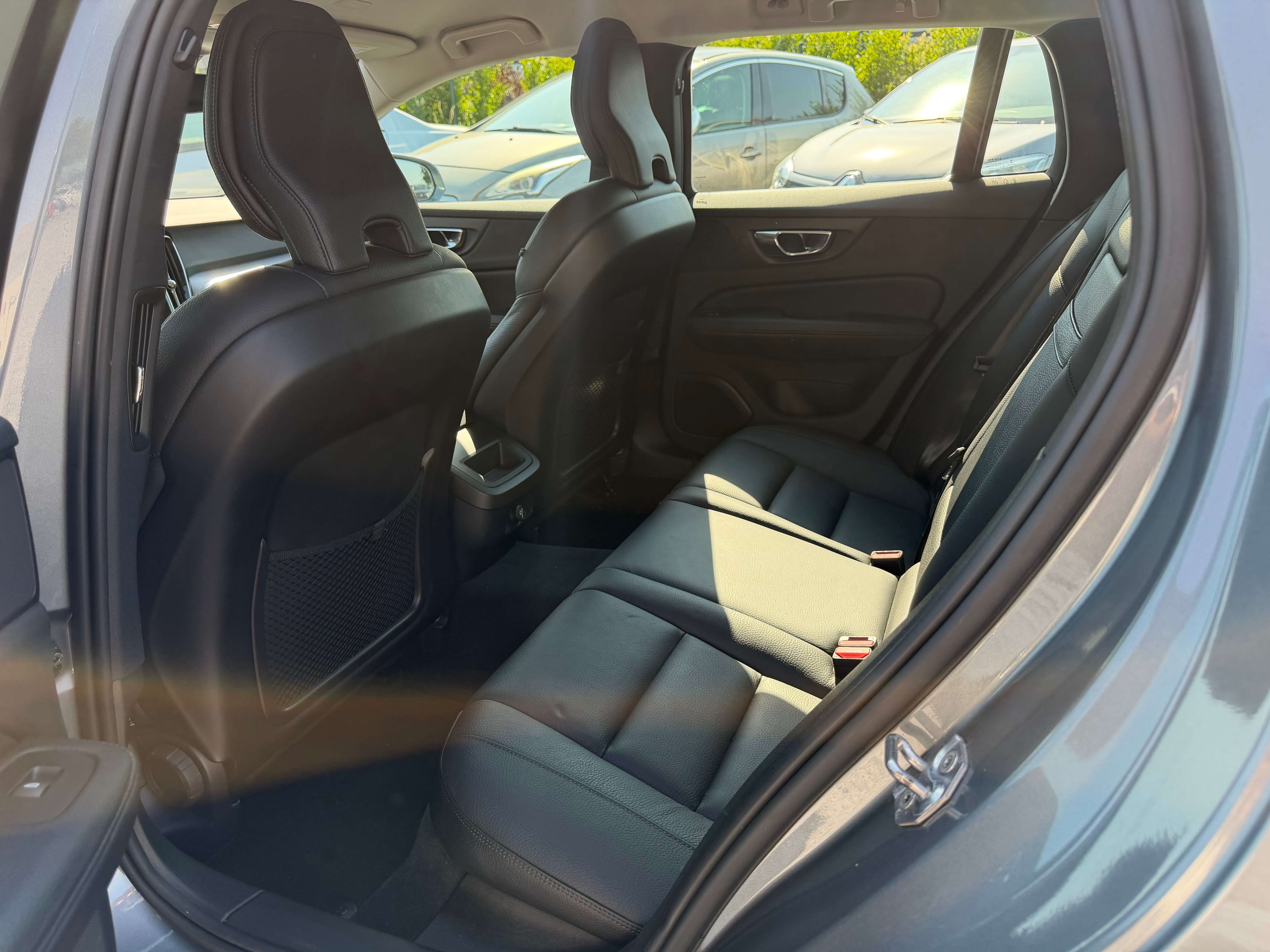 Volvo V60 2.0 D3 AWD Geartronic - Full LED - Cuir - Navigation - Caméra
