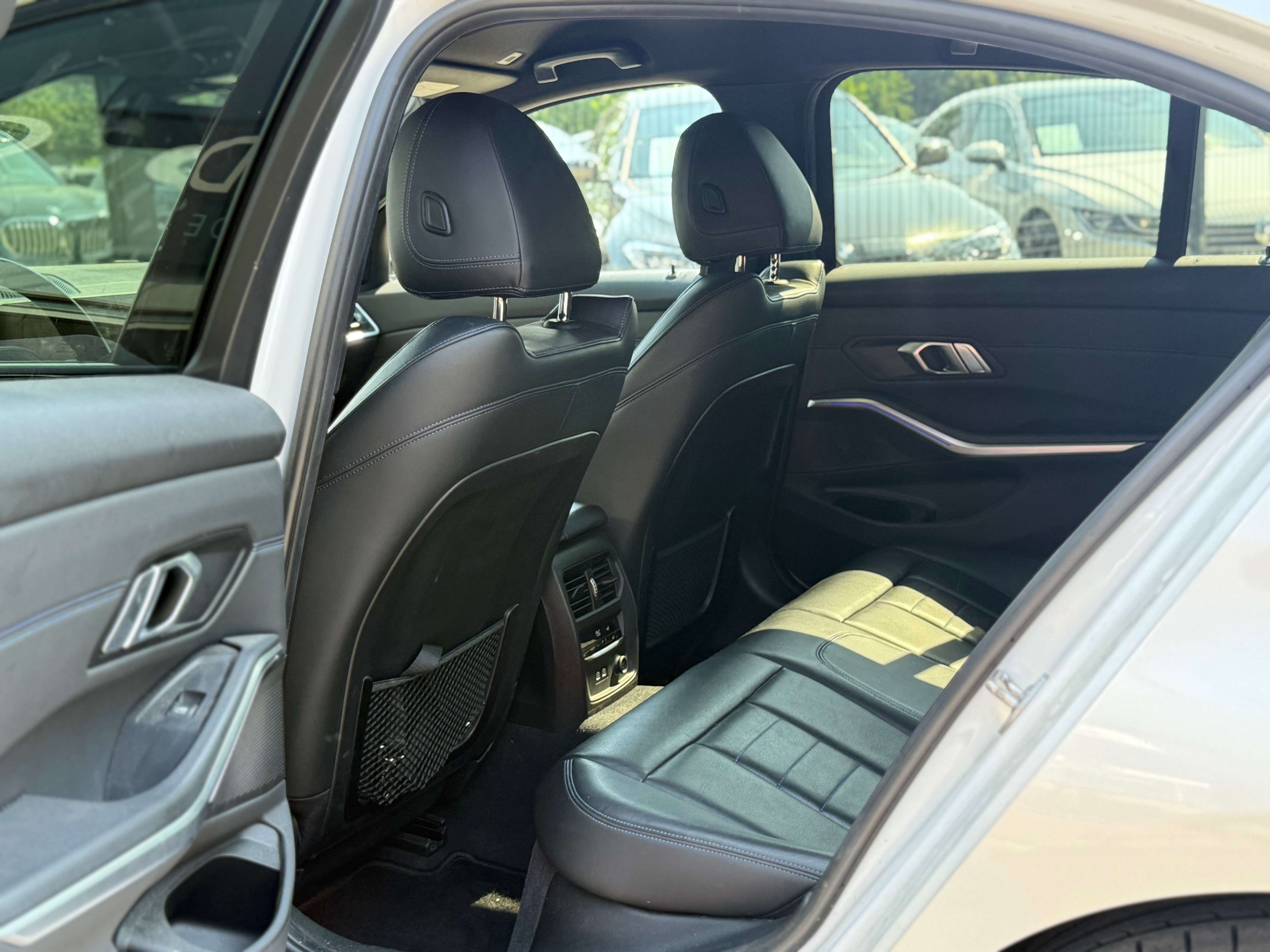 BMW 318 dA PACK M - CAMERA - COCKPIT - PARK ASSIST - FRONT ASSIST - LINE ASSIST - GARANTIE 12MOIS