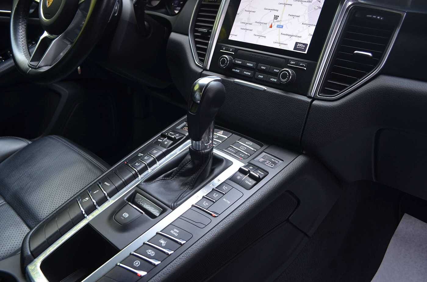 Porsche Macan Macan 2.0T PDK * PANO * SPORTUITLAAT * TREKHAAK